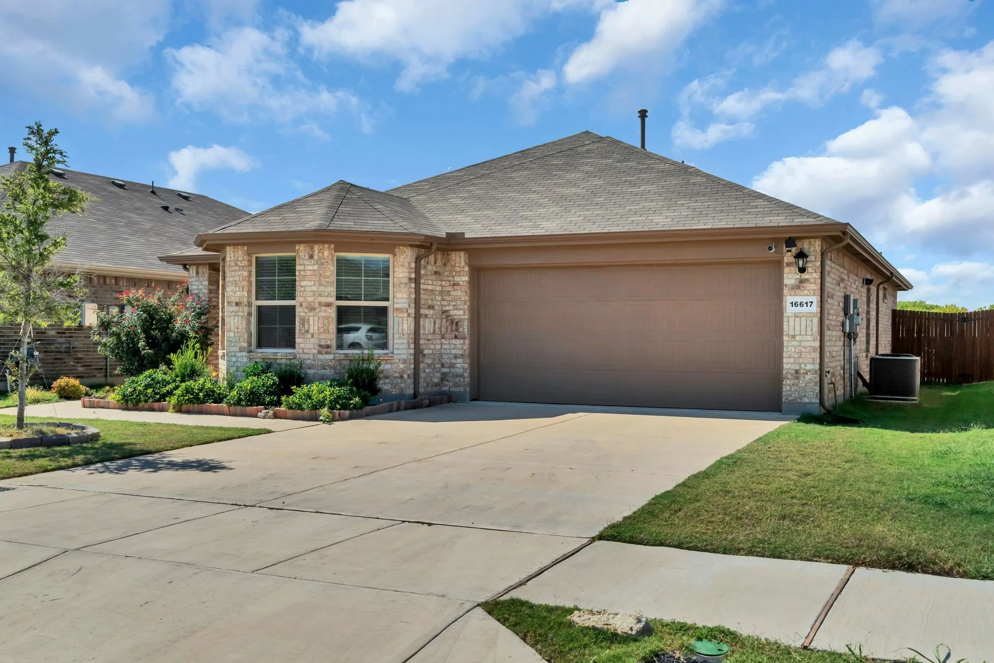 Single Family Residence For Sale in Denton County , 16617 Porterfield Lane, Justin, Texas 76247, 3 Bedroom, 2 Bathroom, 2 Garage spaces, 1,554 Sqft, built in 2022, mls#21386476, Real Estate Agent in Justin, Homes For Sale in Denton county, Homes For Sale in Justin, Realtor in Justin Texas, Real Estate Brokerage Independent Realty Texas, Luminita Cordes Realtor