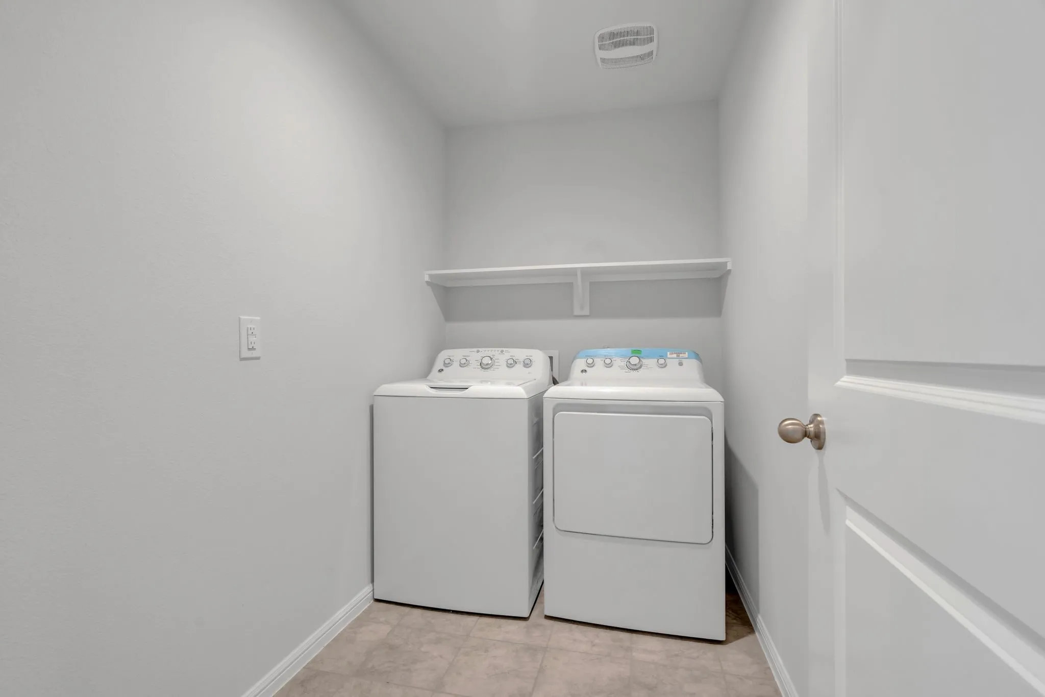 Single Family Residence For Sale in Denton County , 16617 Porterfield Lane, Justin, Texas 76247, 3 Bedroom, 2 Bathroom, 2 Garage spaces, 1,554 Sqft, built in 2022, mls#21386476, Real Estate Agent in Justin, Homes For Sale in Denton county, Homes For Sale in Justin, Realtor in Justin Texas, Real Estate Brokerage Independent Realty Texas, Luminita Cordes Realtor