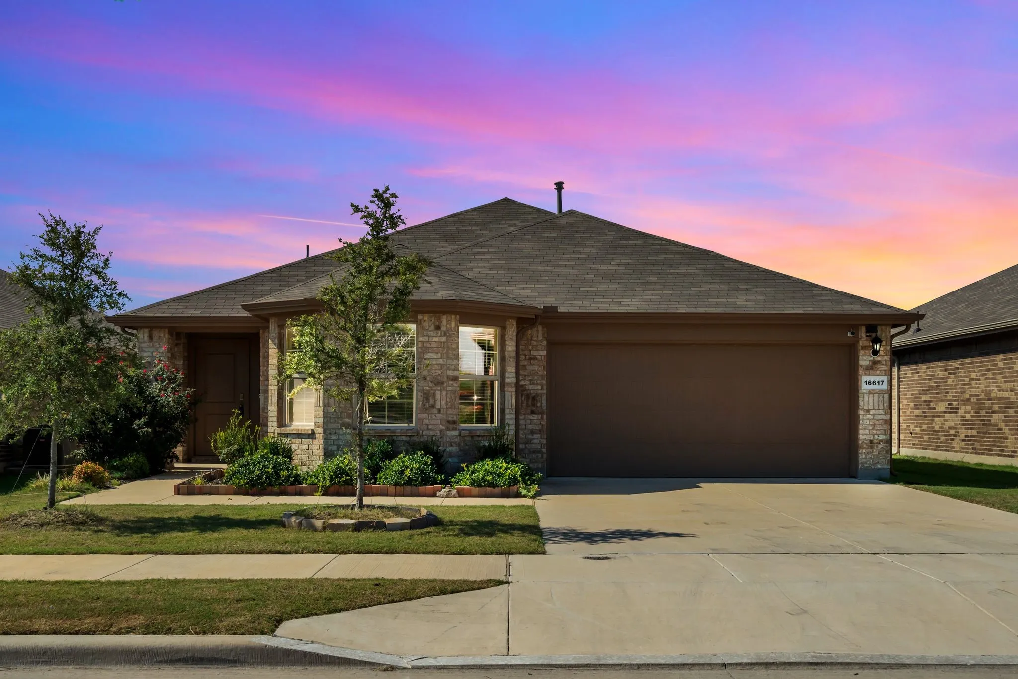 Single Family Residence For Sale in Denton County , 16617 Porterfield Lane, Justin, Texas 76247, 3 Bedroom, 2 Bathroom, 2 Garage spaces, 1,554 Sqft, built in 2022, mls#21386476, Real Estate Agent in Justin, Homes For Sale in Denton county, Homes For Sale in Justin, Realtor in Justin Texas, Real Estate Brokerage Independent Realty Texas, Luminita Cordes Realtor