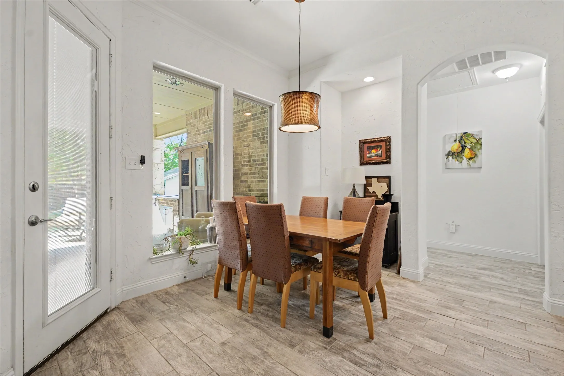 Single Family Residence For Sale in Dallas County , 116 E 8th Street, Irving, Texas 75060, 3 Bedroom, 3 Bathroom, 3 Garage spaces, 1,937 Sqft, built in 2015, mls#21409444, Real Estate Agent in Irving, Homes For Sale in Dallas county, Homes For Sale in Irving, Realtor in Irving Texas, Real Estate Brokerage Independent Realty Texas, Luminita Cordes Realtor