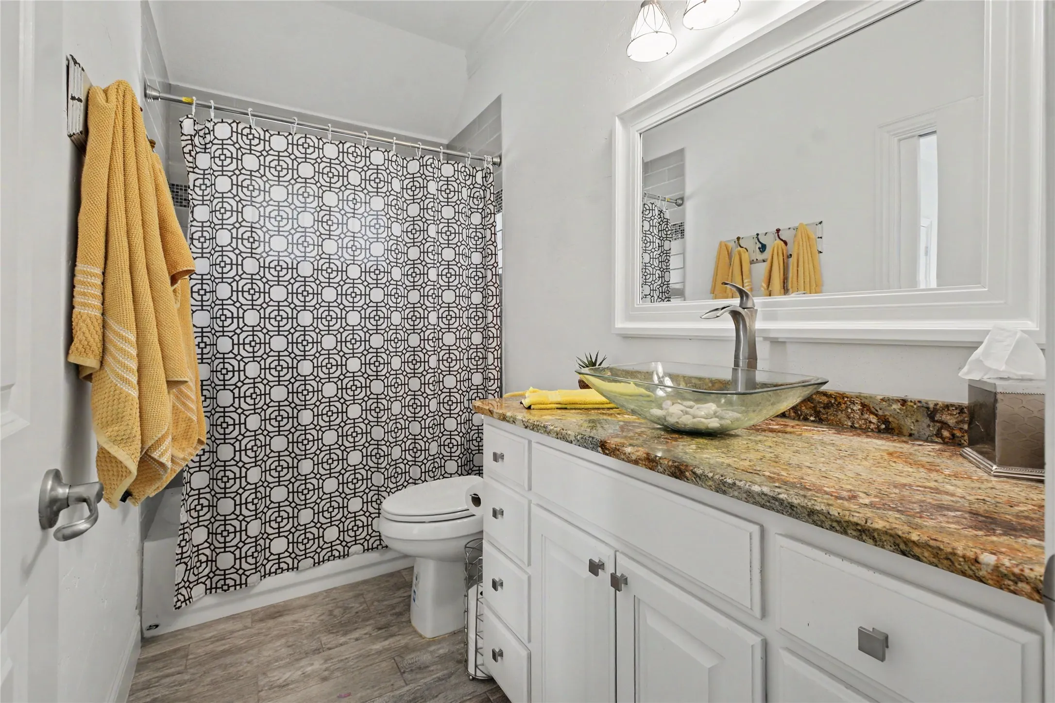 Single Family Residence For Sale in Dallas County , 116 E 8th Street, Irving, Texas 75060, 3 Bedroom, 3 Bathroom, 3 Garage spaces, 1,937 Sqft, built in 2015, mls#21409444, Real Estate Agent in Irving, Homes For Sale in Dallas county, Homes For Sale in Irving, Realtor in Irving Texas, Real Estate Brokerage Independent Realty Texas, Luminita Cordes Realtor