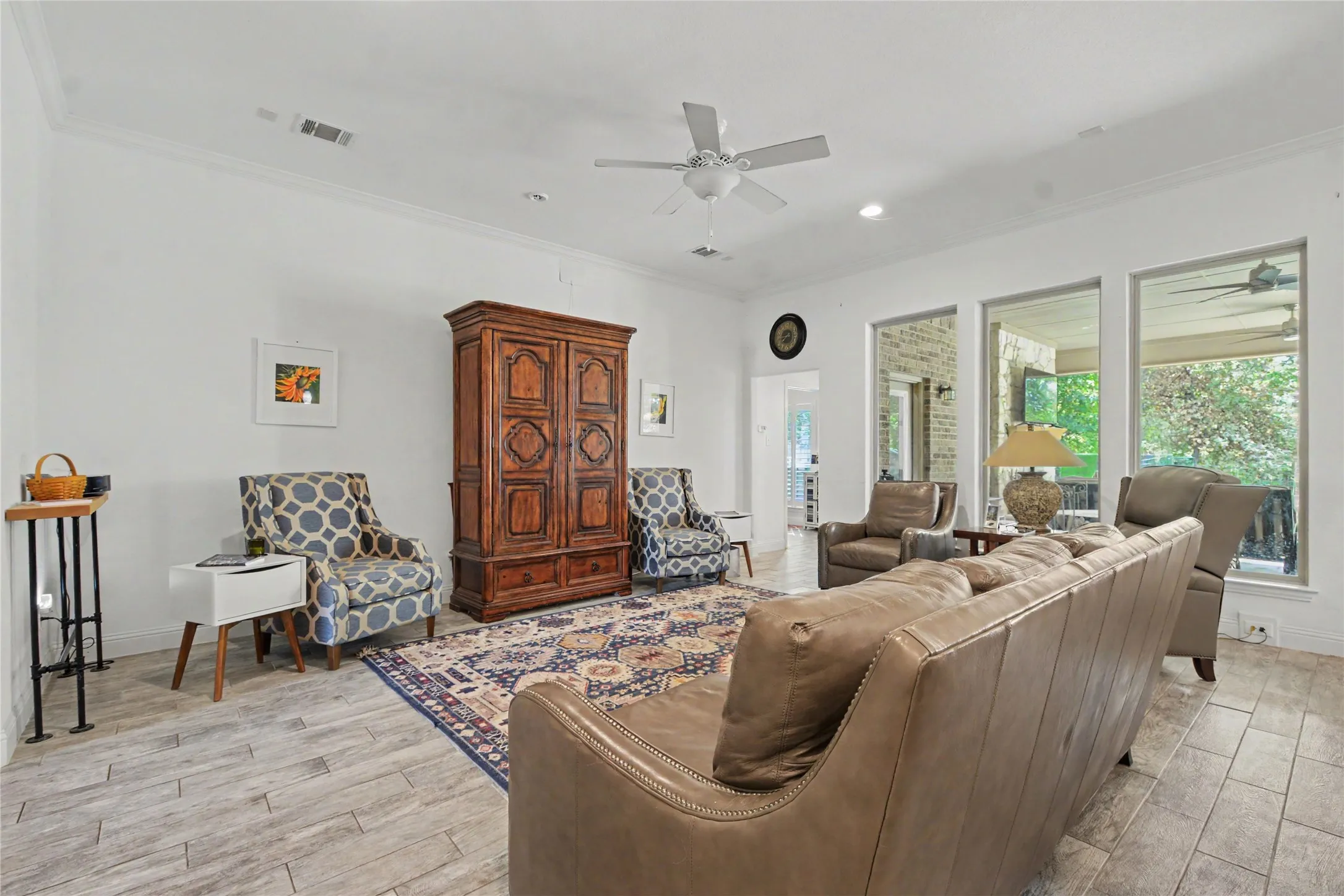 Single Family Residence For Sale in Dallas County , 116 E 8th Street, Irving, Texas 75060, 3 Bedroom, 3 Bathroom, 3 Garage spaces, 1,937 Sqft, built in 2015, mls#21409444, Real Estate Agent in Irving, Homes For Sale in Dallas county, Homes For Sale in Irving, Realtor in Irving Texas, Real Estate Brokerage Independent Realty Texas, Luminita Cordes Realtor