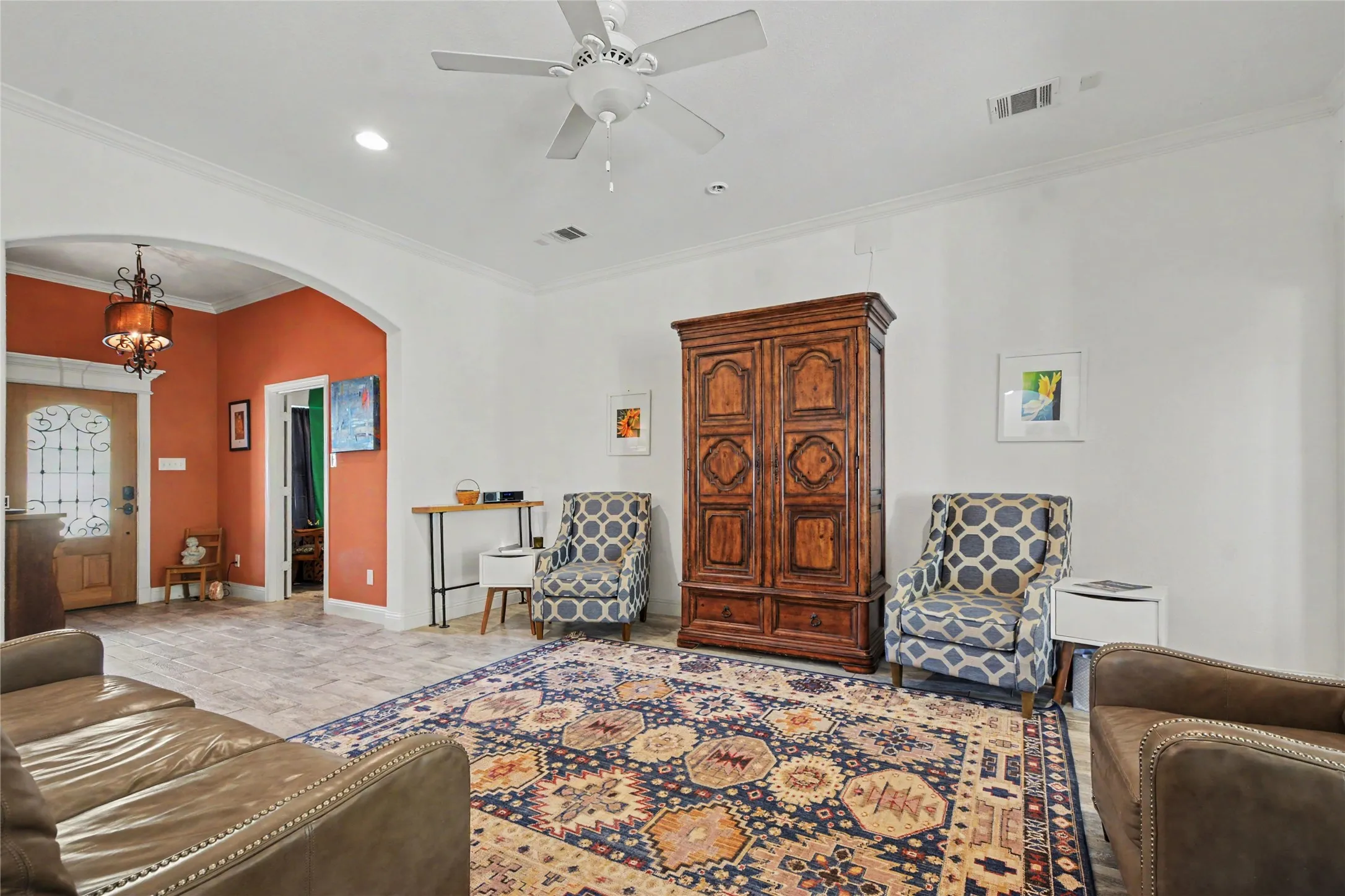 Single Family Residence For Sale in Dallas County , 116 E 8th Street, Irving, Texas 75060, 3 Bedroom, 3 Bathroom, 3 Garage spaces, 1,937 Sqft, built in 2015, mls#21409444, Real Estate Agent in Irving, Homes For Sale in Dallas county, Homes For Sale in Irving, Realtor in Irving Texas, Real Estate Brokerage Independent Realty Texas, Luminita Cordes Realtor