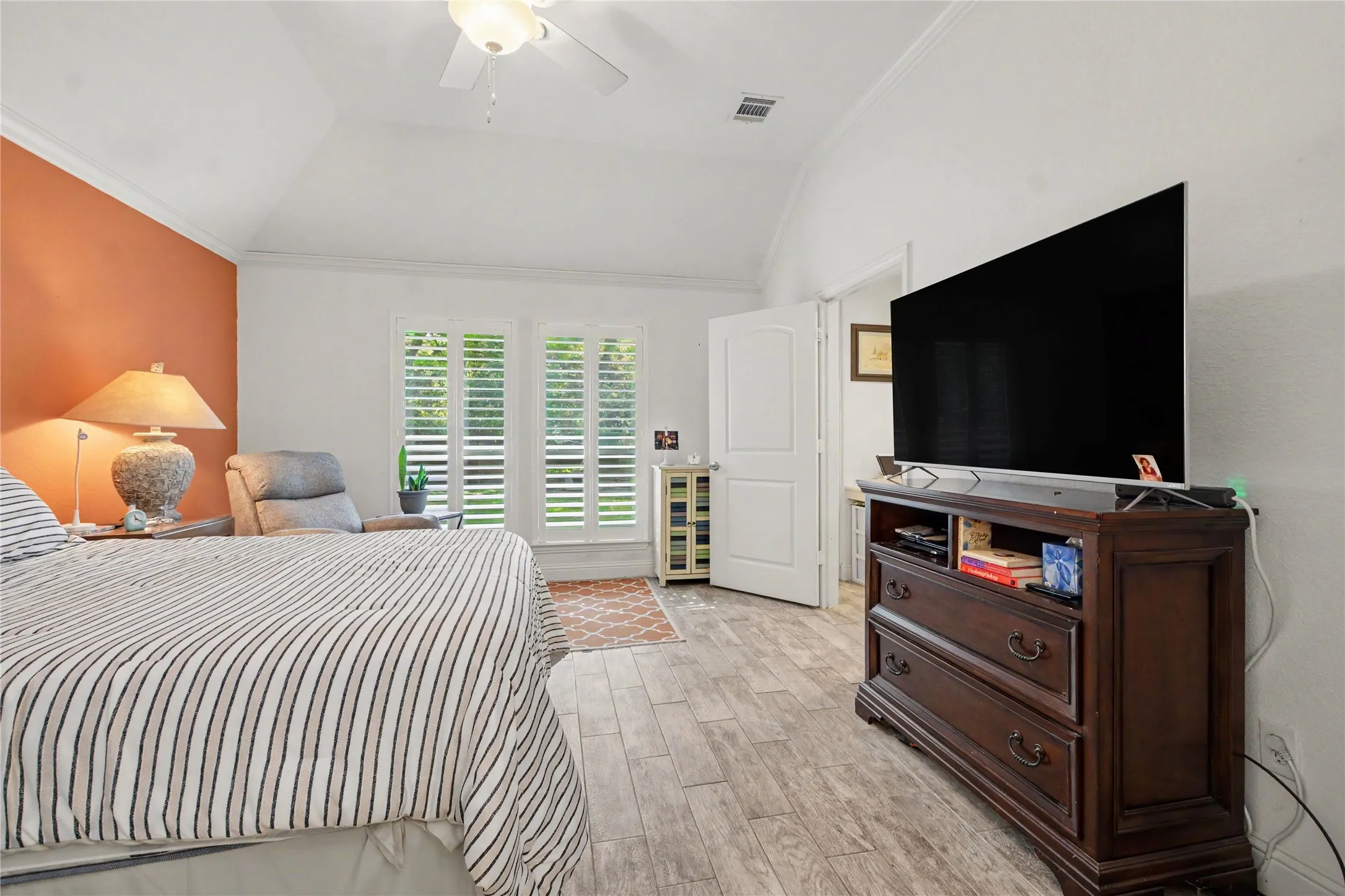 Single Family Residence For Sale in Dallas County , 116 E 8th Street, Irving, Texas 75060, 3 Bedroom, 3 Bathroom, 3 Garage spaces, 1,937 Sqft, built in 2015, mls#21409444, Real Estate Agent in Irving, Homes For Sale in Dallas county, Homes For Sale in Irving, Realtor in Irving Texas, Real Estate Brokerage Independent Realty Texas, Luminita Cordes Realtor