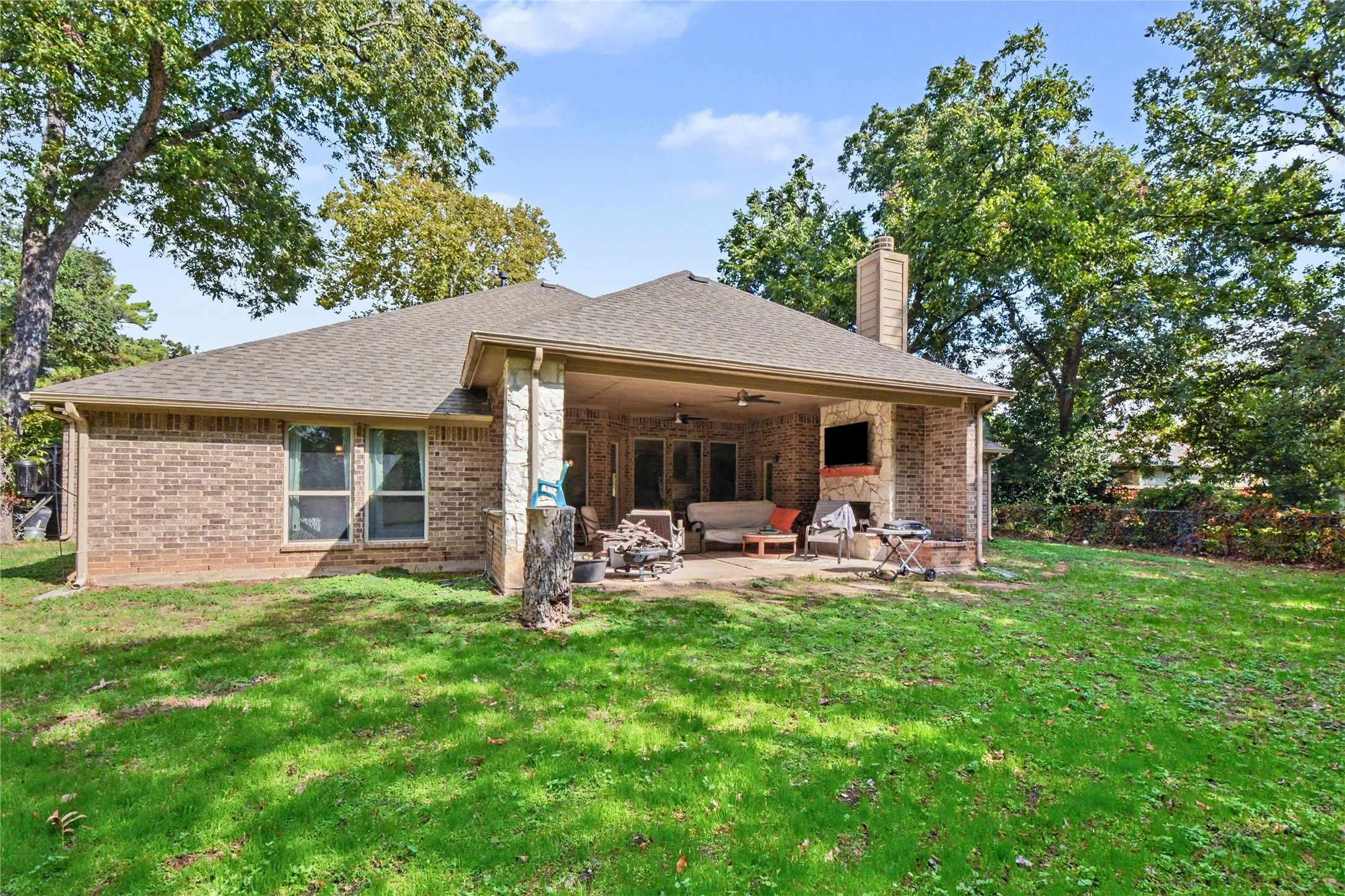 Single Family Residence For Sale in Dallas County , 116 E 8th Street, Irving, Texas 75060, 3 Bedroom, 3 Bathroom, 3 Garage spaces, 1,937 Sqft, built in 2015, mls#21409444, Real Estate Agent in Irving, Homes For Sale in Dallas county, Homes For Sale in Irving, Realtor in Irving Texas, Real Estate Brokerage Independent Realty Texas, Luminita Cordes Realtor