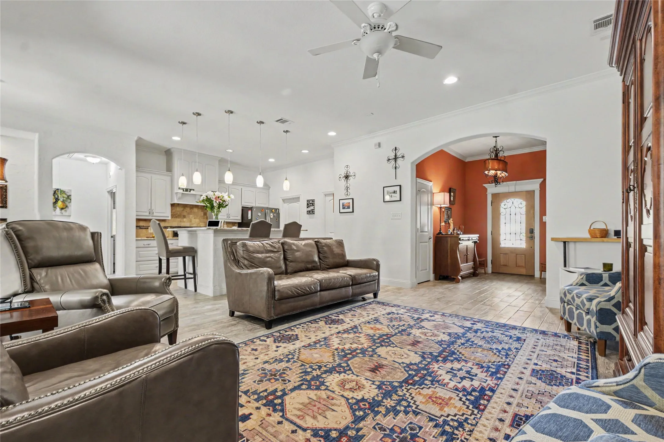 Single Family Residence For Sale in Dallas County , 116 E 8th Street, Irving, Texas 75060, 3 Bedroom, 3 Bathroom, 3 Garage spaces, 1,937 Sqft, built in 2015, mls#21409444, Real Estate Agent in Irving, Homes For Sale in Dallas county, Homes For Sale in Irving, Realtor in Irving Texas, Real Estate Brokerage Independent Realty Texas, Luminita Cordes Realtor