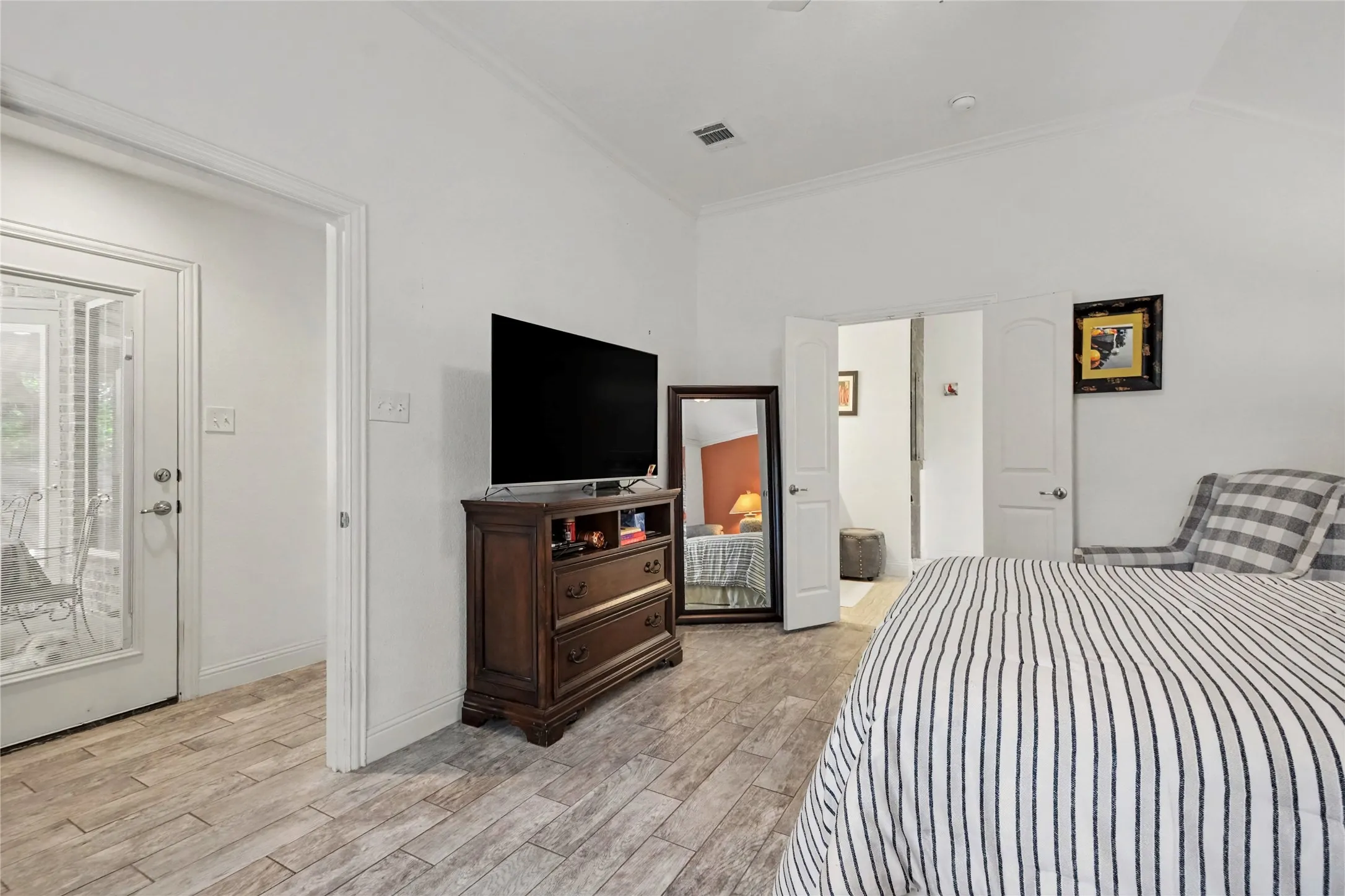 Single Family Residence For Sale in Dallas County , 116 E 8th Street, Irving, Texas 75060, 3 Bedroom, 3 Bathroom, 3 Garage spaces, 1,937 Sqft, built in 2015, mls#21409444, Real Estate Agent in Irving, Homes For Sale in Dallas county, Homes For Sale in Irving, Realtor in Irving Texas, Real Estate Brokerage Independent Realty Texas, Luminita Cordes Realtor