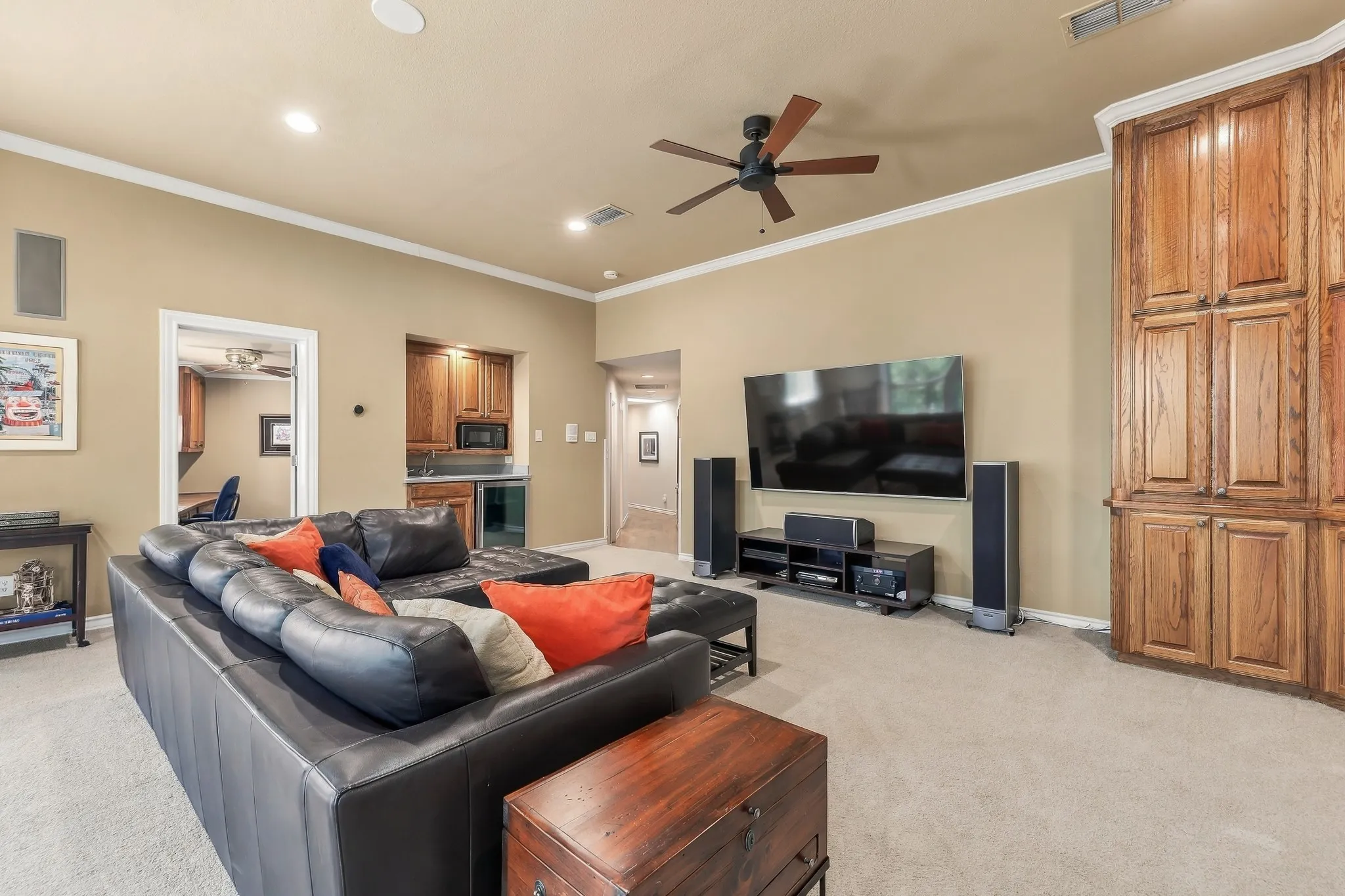 Single Family Residence For Sale in Tarrant County , 2119 N Fielder Road, Arlington, Texas 76012, 4 Bedroom, 4 Bathroom, 2 Garage spaces, 5,496 Sqft, built in 1988, mls#21404922, Real Estate Agent in Arlington, Homes For Sale in Tarrant county, Homes For Sale in Arlington, Realtor in Arlington Texas, Real Estate Brokerage Independent Realty Texas, Luminita Cordes Realtor