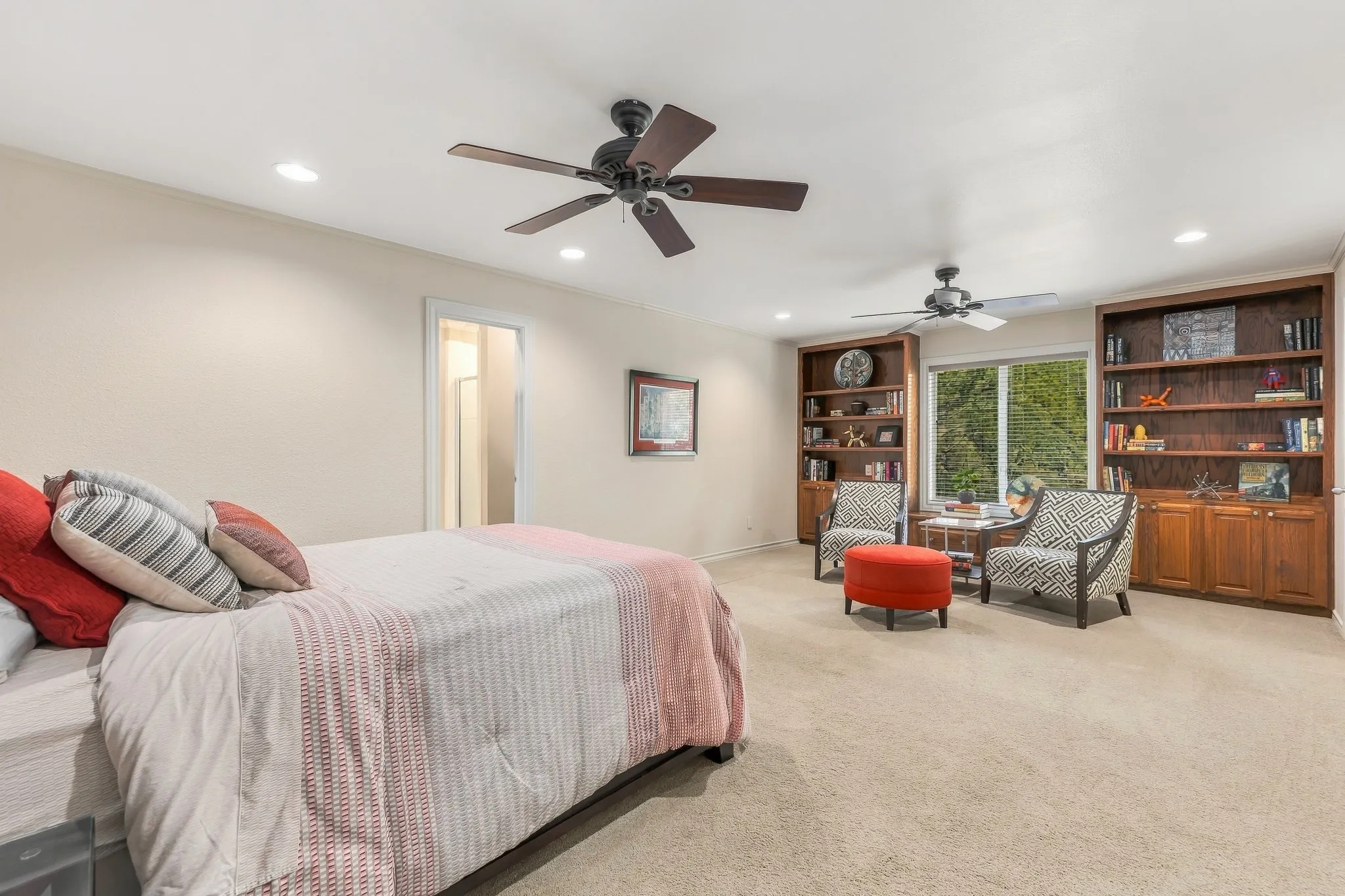 Single Family Residence For Sale in Tarrant County , 2119 N Fielder Road, Arlington, Texas 76012, 4 Bedroom, 4 Bathroom, 2 Garage spaces, 5,496 Sqft, built in 1988, mls#21404922, Real Estate Agent in Arlington, Homes For Sale in Tarrant county, Homes For Sale in Arlington, Realtor in Arlington Texas, Real Estate Brokerage Independent Realty Texas, Luminita Cordes Realtor