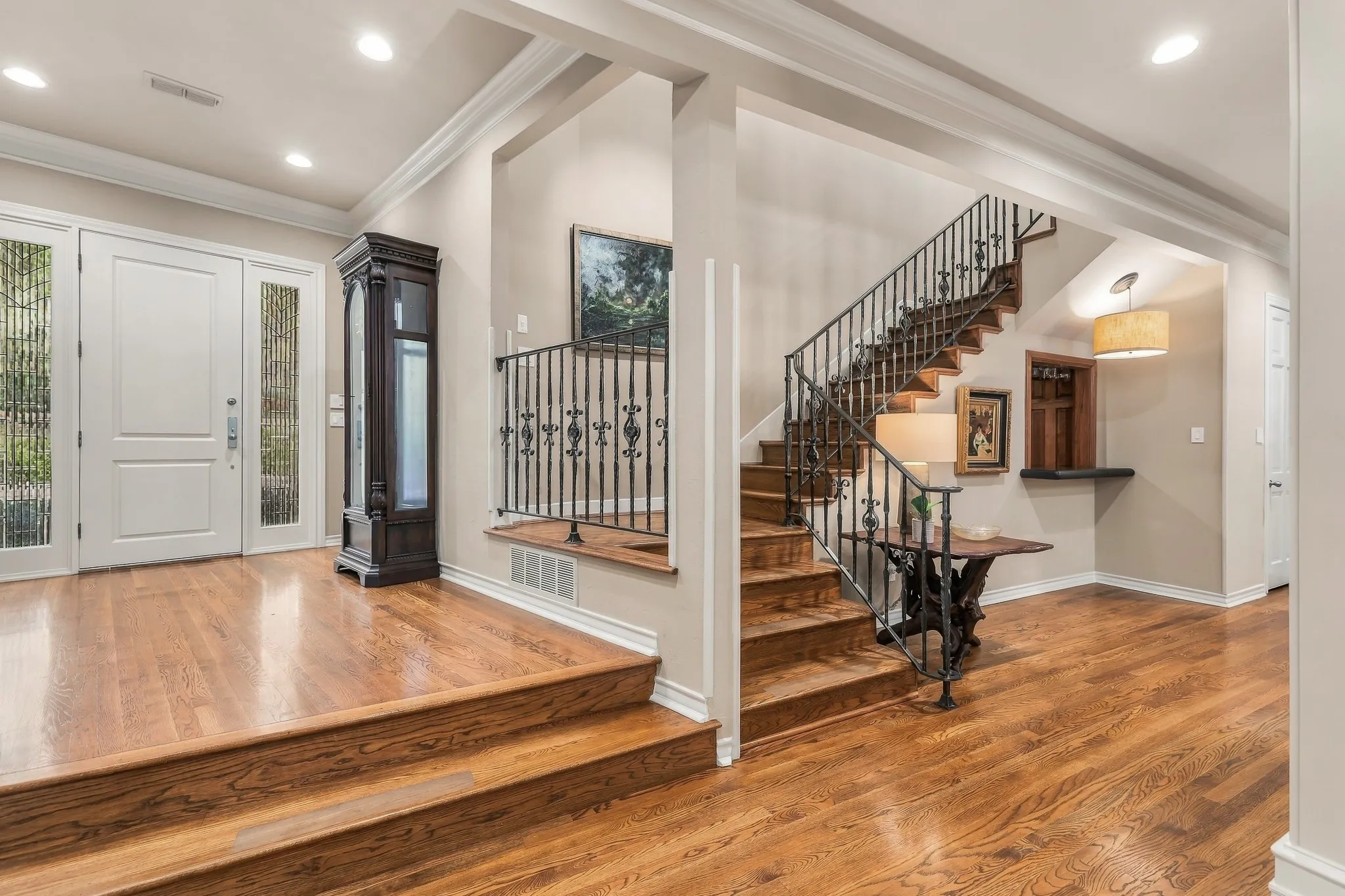 Single Family Residence For Sale in Tarrant County , 2119 N Fielder Road, Arlington, Texas 76012, 4 Bedroom, 4 Bathroom, 2 Garage spaces, 5,496 Sqft, built in 1988, mls#21404922, Real Estate Agent in Arlington, Homes For Sale in Tarrant county, Homes For Sale in Arlington, Realtor in Arlington Texas, Real Estate Brokerage Independent Realty Texas, Luminita Cordes Realtor