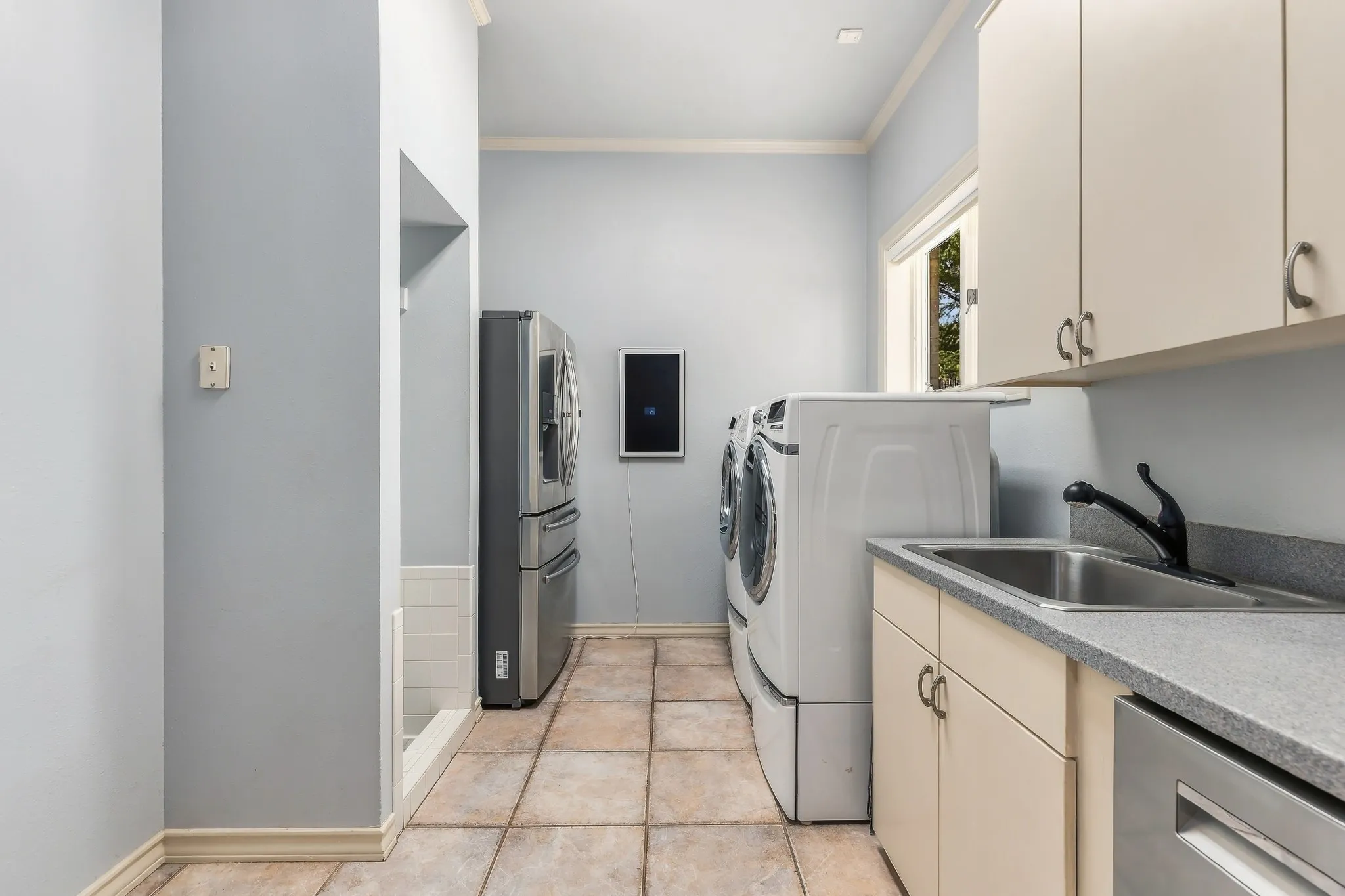 Single Family Residence For Sale in Tarrant County , 2119 N Fielder Road, Arlington, Texas 76012, 4 Bedroom, 4 Bathroom, 2 Garage spaces, 5,496 Sqft, built in 1988, mls#21404922, Real Estate Agent in Arlington, Homes For Sale in Tarrant county, Homes For Sale in Arlington, Realtor in Arlington Texas, Real Estate Brokerage Independent Realty Texas, Luminita Cordes Realtor
