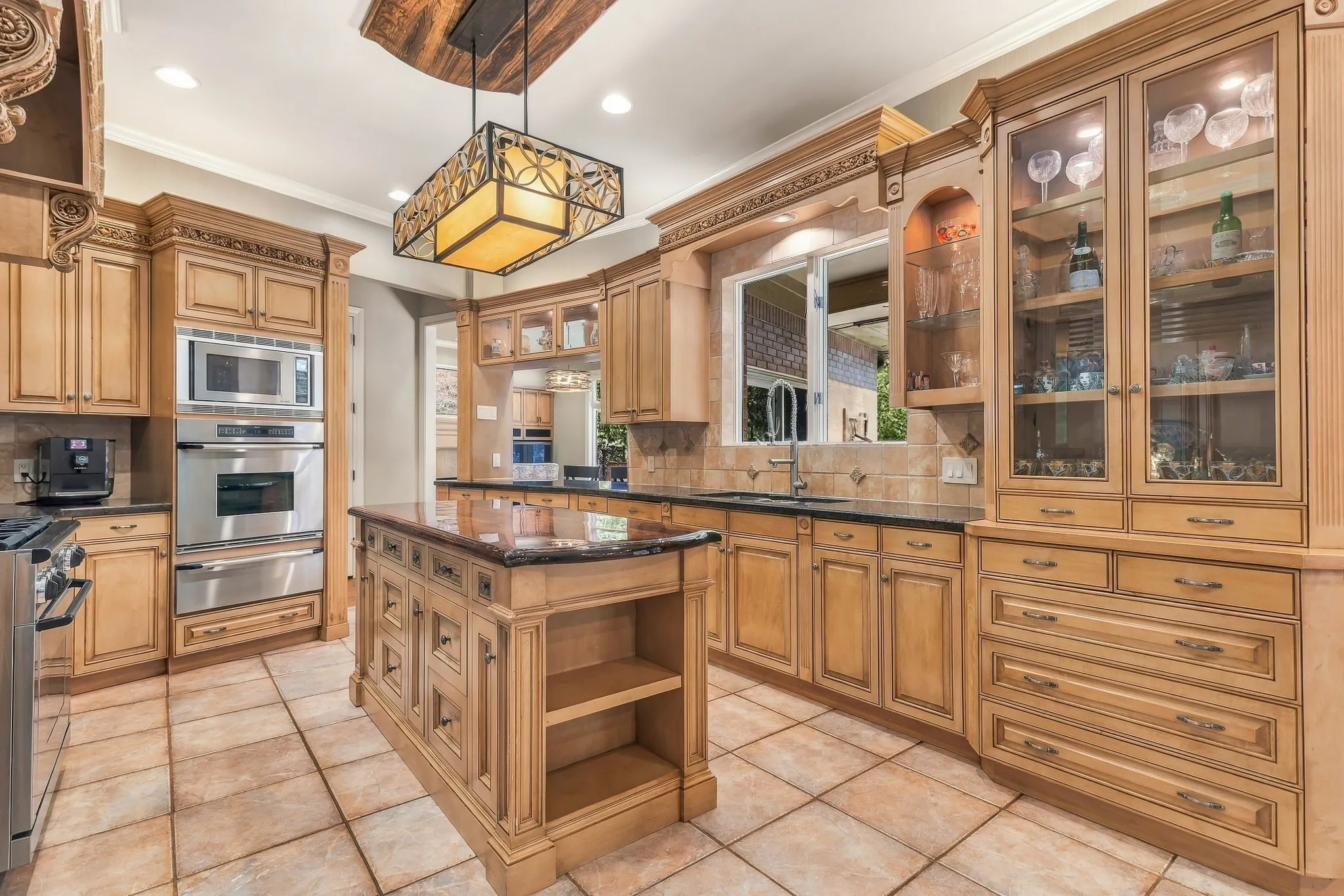 Single Family Residence For Sale in Tarrant County , 2119 N Fielder Road, Arlington, Texas 76012, 4 Bedroom, 4 Bathroom, 2 Garage spaces, 5,496 Sqft, built in 1988, mls#21404922, Real Estate Agent in Arlington, Homes For Sale in Tarrant county, Homes For Sale in Arlington, Realtor in Arlington Texas, Real Estate Brokerage Independent Realty Texas, Luminita Cordes Realtor