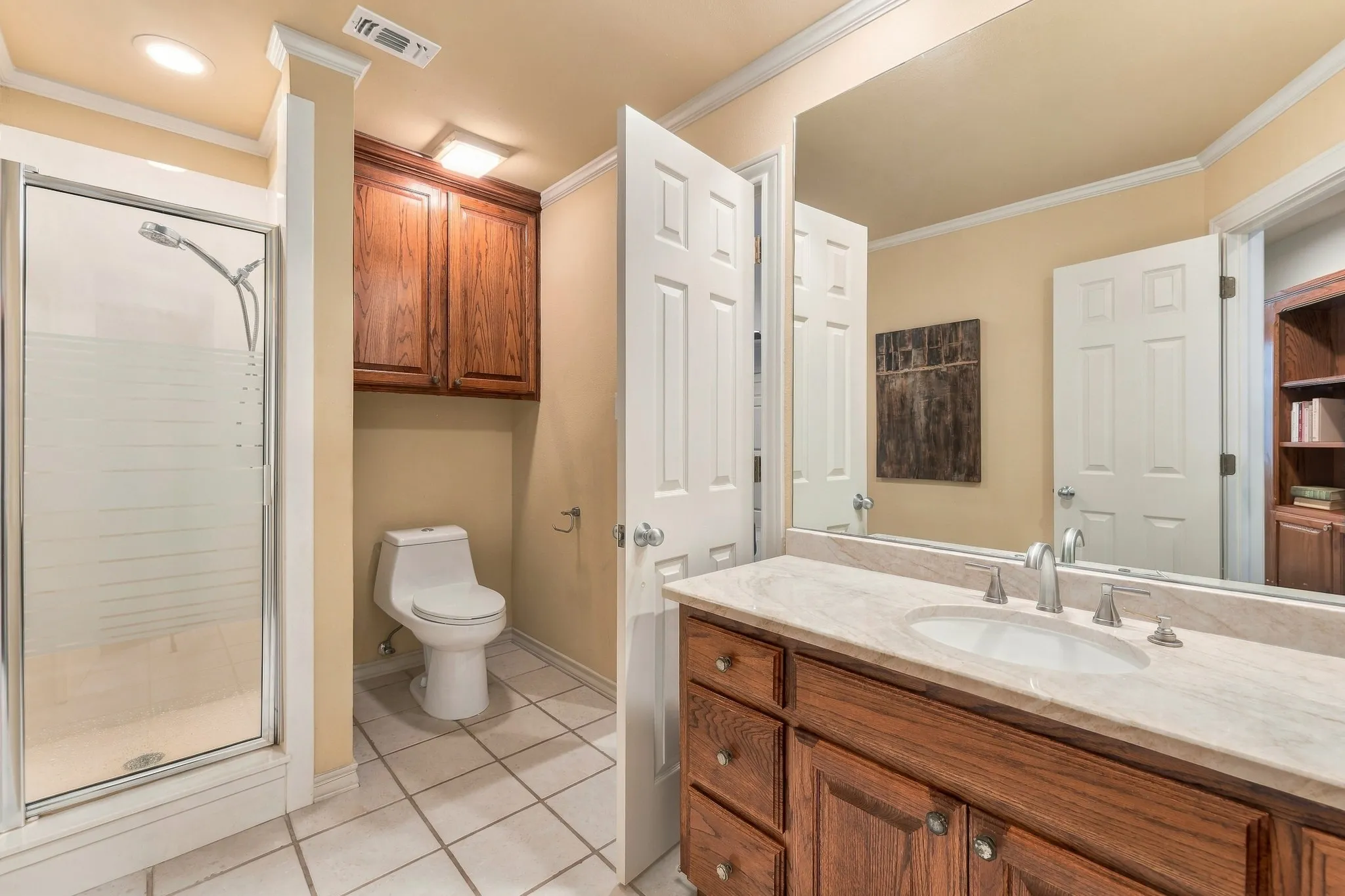 Single Family Residence For Sale in Tarrant County , 2119 N Fielder Road, Arlington, Texas 76012, 4 Bedroom, 4 Bathroom, 2 Garage spaces, 5,496 Sqft, built in 1988, mls#21404922, Real Estate Agent in Arlington, Homes For Sale in Tarrant county, Homes For Sale in Arlington, Realtor in Arlington Texas, Real Estate Brokerage Independent Realty Texas, Luminita Cordes Realtor