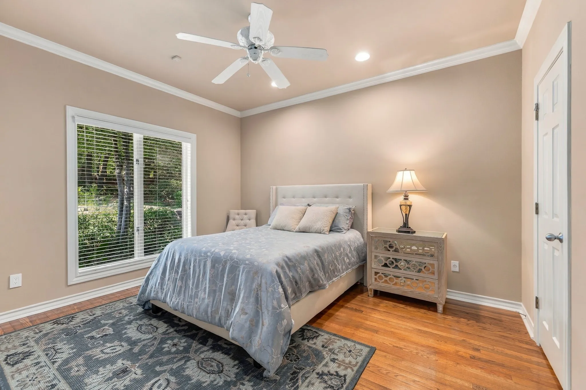 Single Family Residence For Sale in Tarrant County , 2119 N Fielder Road, Arlington, Texas 76012, 4 Bedroom, 4 Bathroom, 2 Garage spaces, 5,496 Sqft, built in 1988, mls#21404922, Real Estate Agent in Arlington, Homes For Sale in Tarrant county, Homes For Sale in Arlington, Realtor in Arlington Texas, Real Estate Brokerage Independent Realty Texas, Luminita Cordes Realtor