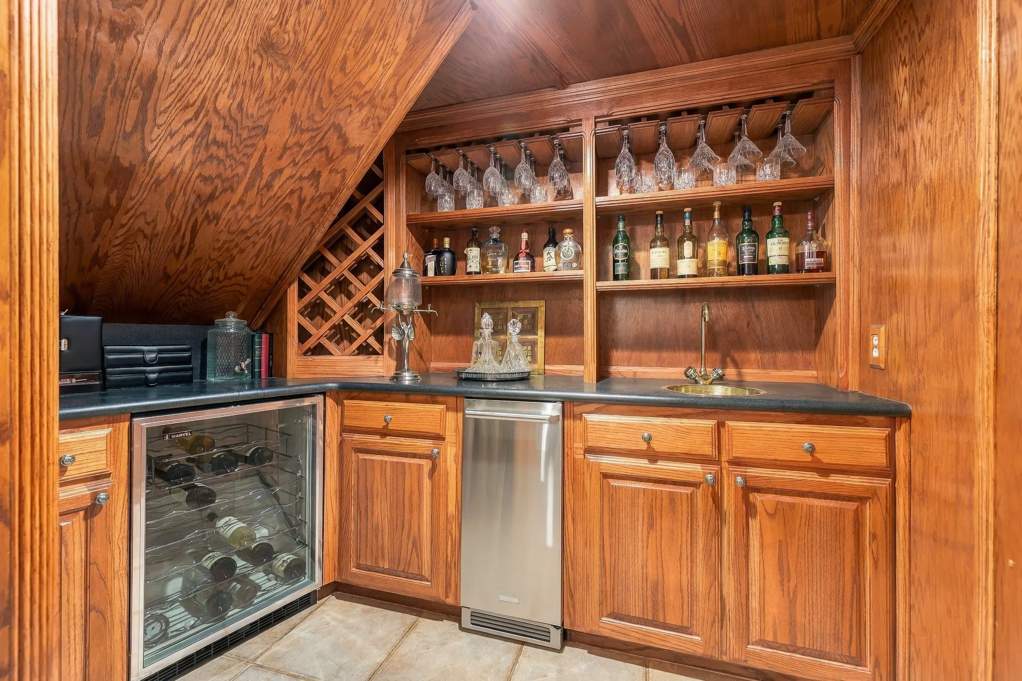 Single Family Residence For Sale in Tarrant County , 2119 N Fielder Road, Arlington, Texas 76012, 4 Bedroom, 4 Bathroom, 2 Garage spaces, 5,496 Sqft, built in 1988, mls#21404922, Real Estate Agent in Arlington, Homes For Sale in Tarrant county, Homes For Sale in Arlington, Realtor in Arlington Texas, Real Estate Brokerage Independent Realty Texas, Luminita Cordes Realtor