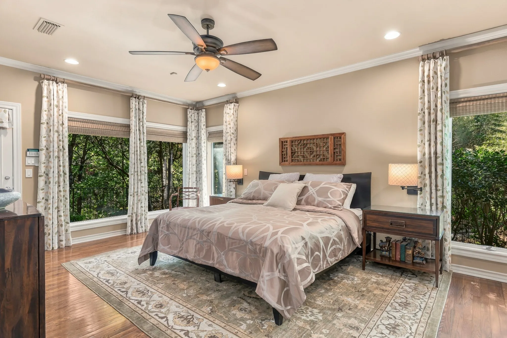 Single Family Residence For Sale in Tarrant County , 2119 N Fielder Road, Arlington, Texas 76012, 4 Bedroom, 4 Bathroom, 2 Garage spaces, 5,496 Sqft, built in 1988, mls#21404922, Real Estate Agent in Arlington, Homes For Sale in Tarrant county, Homes For Sale in Arlington, Realtor in Arlington Texas, Real Estate Brokerage Independent Realty Texas, Luminita Cordes Realtor