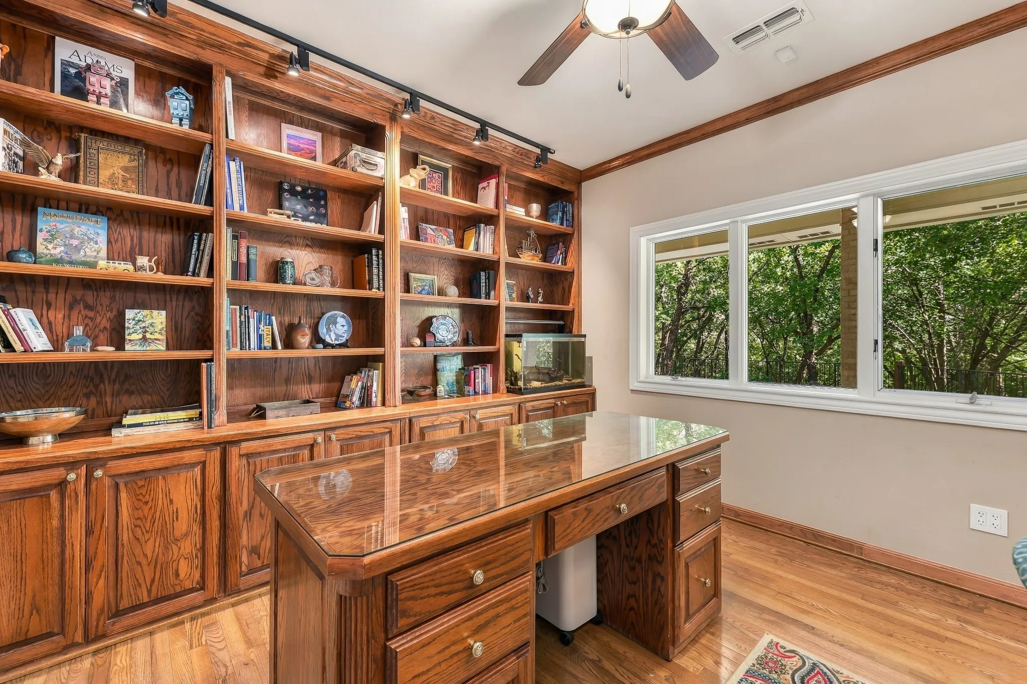 Single Family Residence For Sale in Tarrant County , 2119 N Fielder Road, Arlington, Texas 76012, 4 Bedroom, 4 Bathroom, 2 Garage spaces, 5,496 Sqft, built in 1988, mls#21404922, Real Estate Agent in Arlington, Homes For Sale in Tarrant county, Homes For Sale in Arlington, Realtor in Arlington Texas, Real Estate Brokerage Independent Realty Texas, Luminita Cordes Realtor