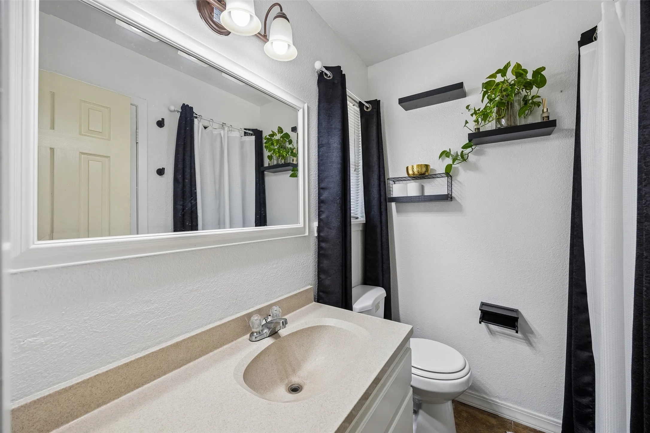 Single Family Residence For Sale in Dallas County , 132 W Kenwood Drive, Garland, Texas 75041, 4 Bedroom, 2 Bathroom, 2 Garage spaces, 1,858 Sqft, built in 1960, mls#21409072, Real Estate Agent in Garland, Homes For Sale in Dallas county, Homes For Sale in Garland, Realtor in Garland Texas, Real Estate Brokerage Independent Realty Texas, Luminita Cordes Realtor