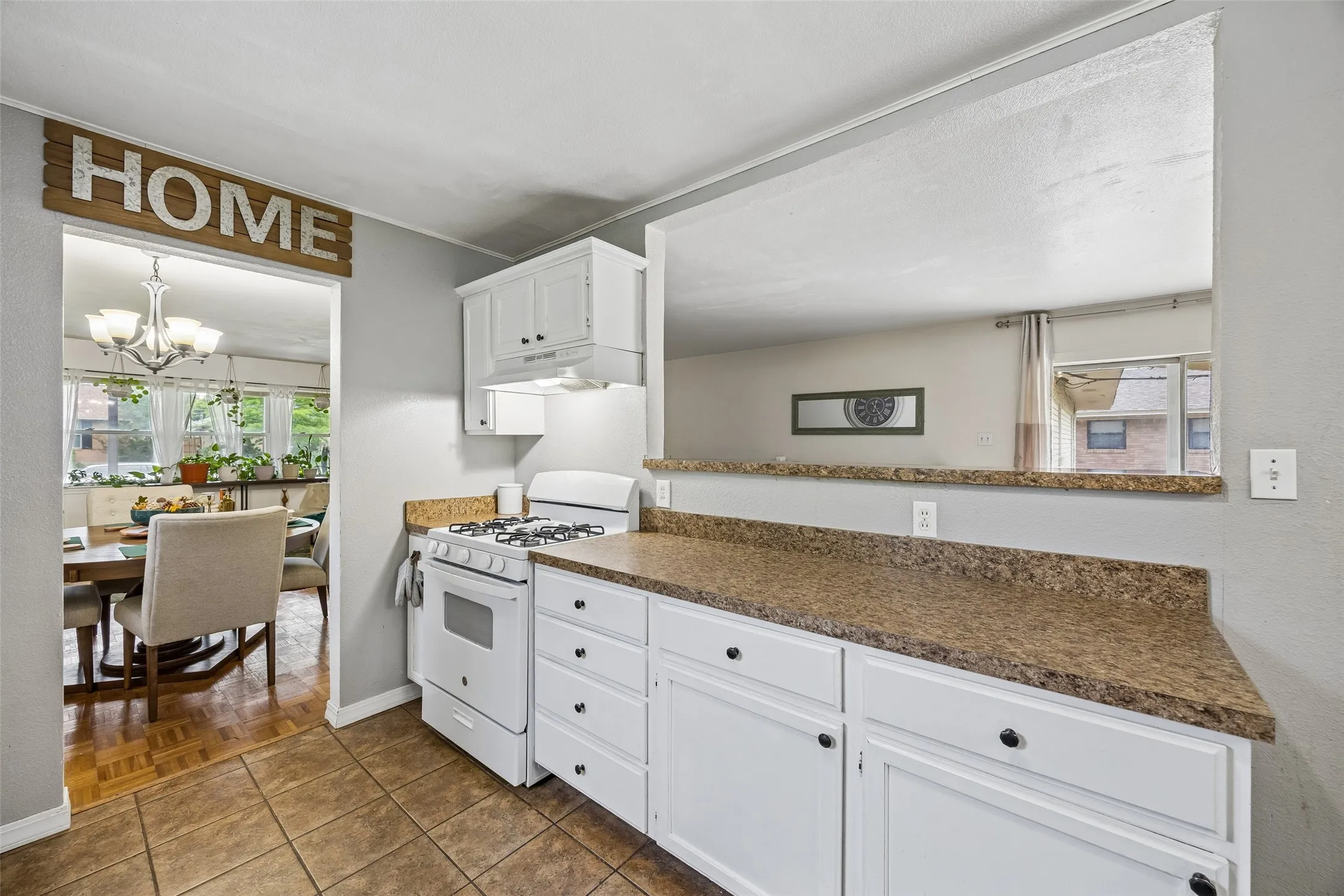 Single Family Residence For Sale in Dallas County , 132 W Kenwood Drive, Garland, Texas 75041, 4 Bedroom, 2 Bathroom, 2 Garage spaces, 1,858 Sqft, built in 1960, mls#21409072, Real Estate Agent in Garland, Homes For Sale in Dallas county, Homes For Sale in Garland, Realtor in Garland Texas, Real Estate Brokerage Independent Realty Texas, Luminita Cordes Realtor