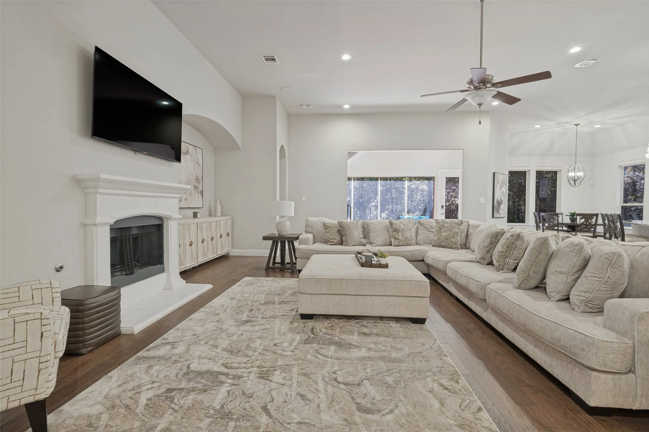 Single Family Residence For Sale in Dallas County , 6822 Historic View, Dallas, Texas 75236, 5 Bedroom, 4 Bathroom, 3 Garage spaces, 3,820 Sqft, built in 2017, mls#21409216, Real Estate Agent in Dallas, Homes For Sale in Dallas county, Homes For Sale in Dallas, Realtor in Dallas Texas, Real Estate Brokerage Independent Realty Texas, Luminita Cordes Realtor