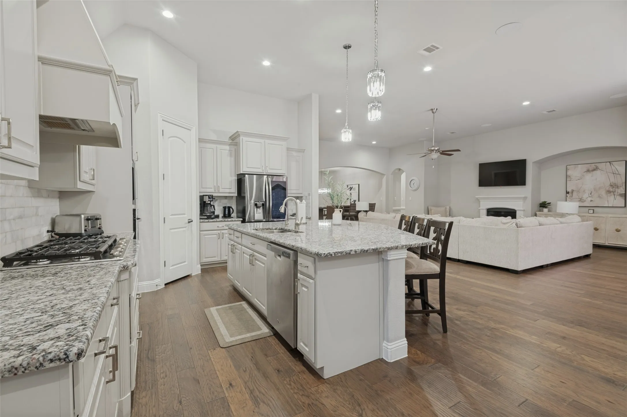 Single Family Residence For Sale in Dallas County , 6822 Historic View, Dallas, Texas 75236, 5 Bedroom, 4 Bathroom, 3 Garage spaces, 3,820 Sqft, built in 2017, mls#21409216, Real Estate Agent in Dallas, Homes For Sale in Dallas county, Homes For Sale in Dallas, Realtor in Dallas Texas, Real Estate Brokerage Independent Realty Texas, Luminita Cordes Realtor