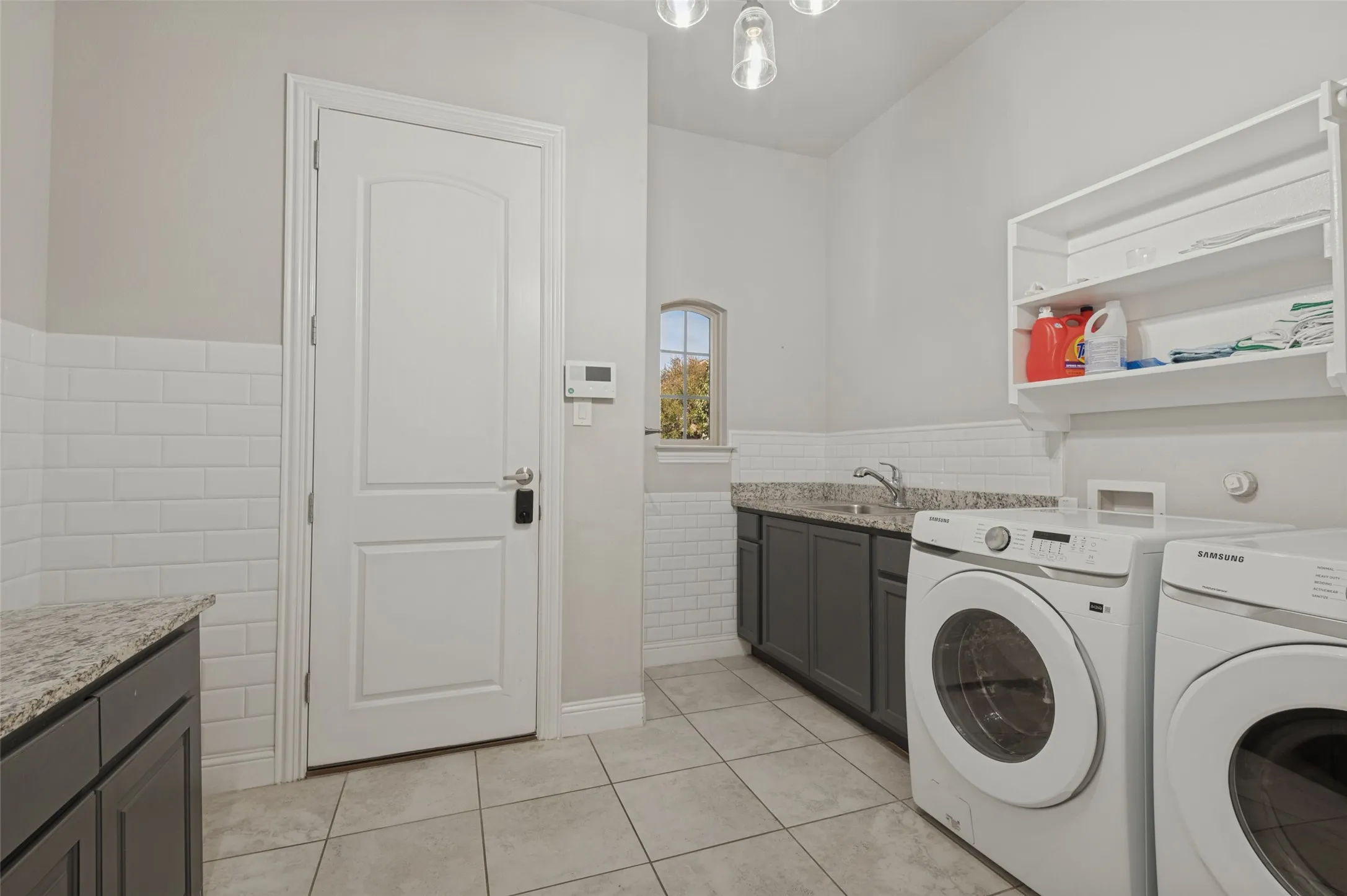 Single Family Residence For Sale in Dallas County , 6822 Historic View, Dallas, Texas 75236, 5 Bedroom, 4 Bathroom, 3 Garage spaces, 3,820 Sqft, built in 2017, mls#21409216, Real Estate Agent in Dallas, Homes For Sale in Dallas county, Homes For Sale in Dallas, Realtor in Dallas Texas, Real Estate Brokerage Independent Realty Texas, Luminita Cordes Realtor