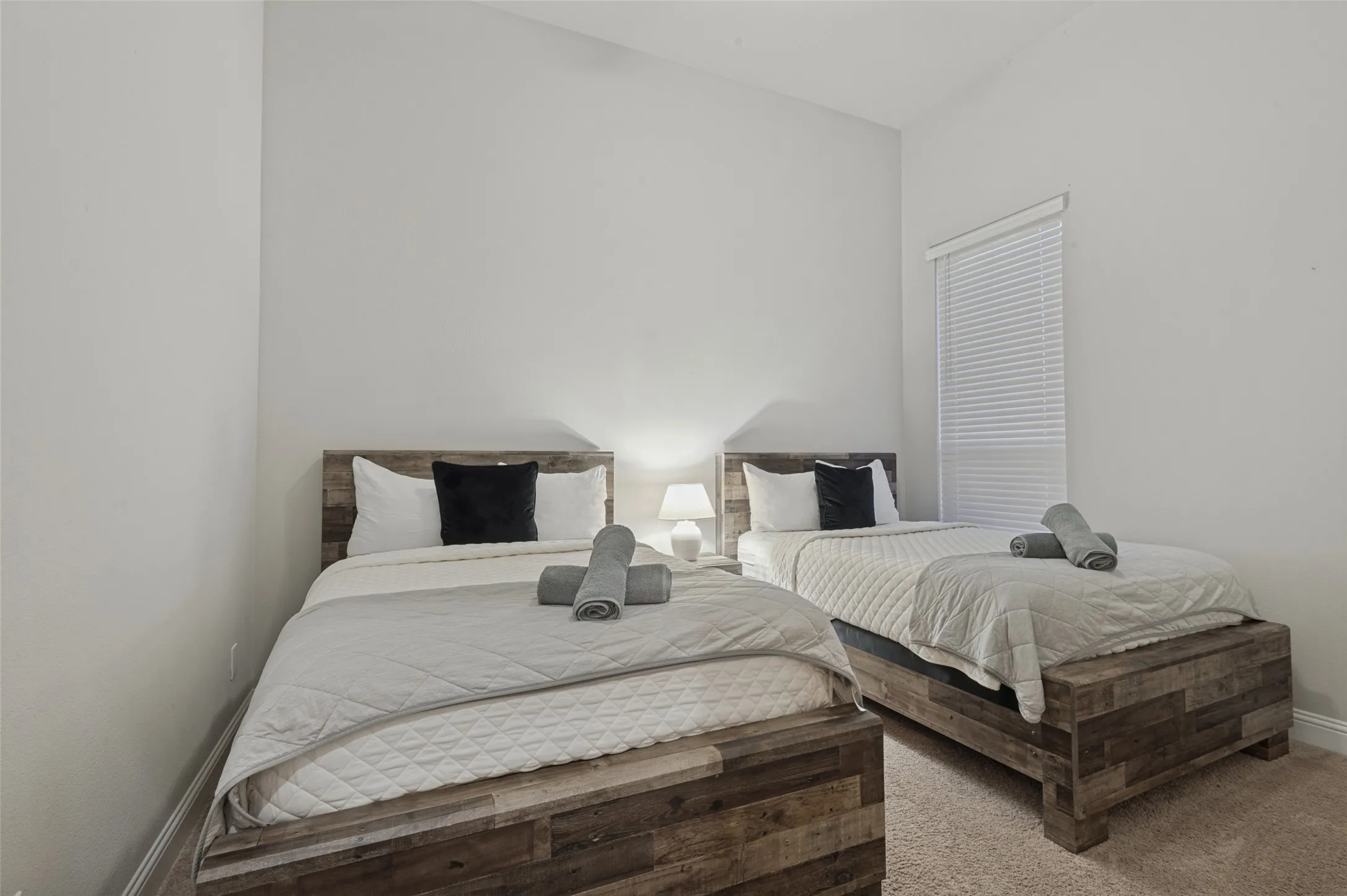Single Family Residence For Sale in Dallas County , 6822 Historic View, Dallas, Texas 75236, 5 Bedroom, 4 Bathroom, 3 Garage spaces, 3,820 Sqft, built in 2017, mls#21409216, Real Estate Agent in Dallas, Homes For Sale in Dallas county, Homes For Sale in Dallas, Realtor in Dallas Texas, Real Estate Brokerage Independent Realty Texas, Luminita Cordes Realtor