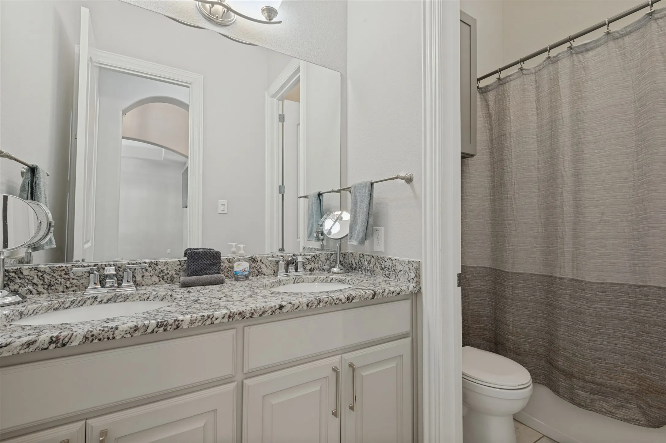 Single Family Residence For Sale in Dallas County , 6822 Historic View, Dallas, Texas 75236, 5 Bedroom, 4 Bathroom, 3 Garage spaces, 3,820 Sqft, built in 2017, mls#21409216, Real Estate Agent in Dallas, Homes For Sale in Dallas county, Homes For Sale in Dallas, Realtor in Dallas Texas, Real Estate Brokerage Independent Realty Texas, Luminita Cordes Realtor