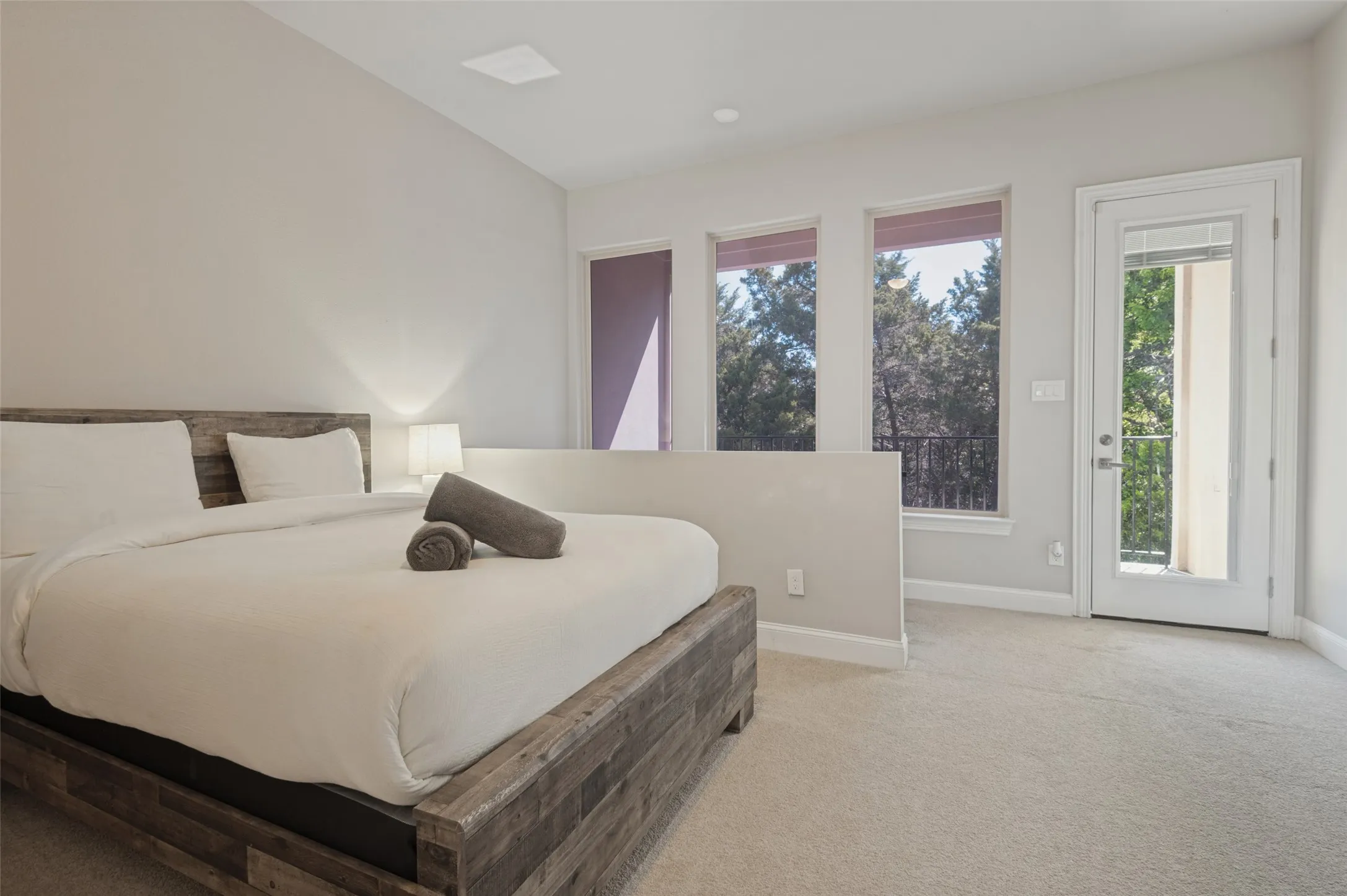 Single Family Residence For Sale in Dallas County , 6822 Historic View, Dallas, Texas 75236, 5 Bedroom, 4 Bathroom, 3 Garage spaces, 3,820 Sqft, built in 2017, mls#21409216, Real Estate Agent in Dallas, Homes For Sale in Dallas county, Homes For Sale in Dallas, Realtor in Dallas Texas, Real Estate Brokerage Independent Realty Texas, Luminita Cordes Realtor