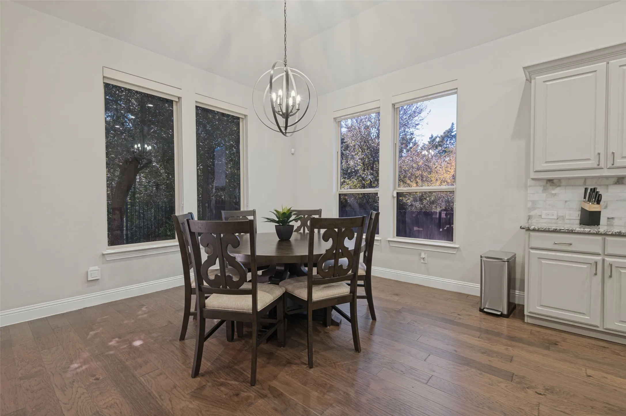 Single Family Residence For Sale in Dallas County , 6822 Historic View, Dallas, Texas 75236, 5 Bedroom, 4 Bathroom, 3 Garage spaces, 3,820 Sqft, built in 2017, mls#21409216, Real Estate Agent in Dallas, Homes For Sale in Dallas county, Homes For Sale in Dallas, Realtor in Dallas Texas, Real Estate Brokerage Independent Realty Texas, Luminita Cordes Realtor