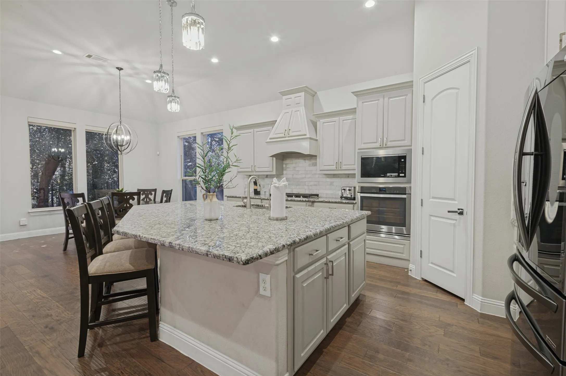 Single Family Residence For Sale in Dallas County , 6822 Historic View, Dallas, Texas 75236, 5 Bedroom, 4 Bathroom, 3 Garage spaces, 3,820 Sqft, built in 2017, mls#21409216, Real Estate Agent in Dallas, Homes For Sale in Dallas county, Homes For Sale in Dallas, Realtor in Dallas Texas, Real Estate Brokerage Independent Realty Texas, Luminita Cordes Realtor