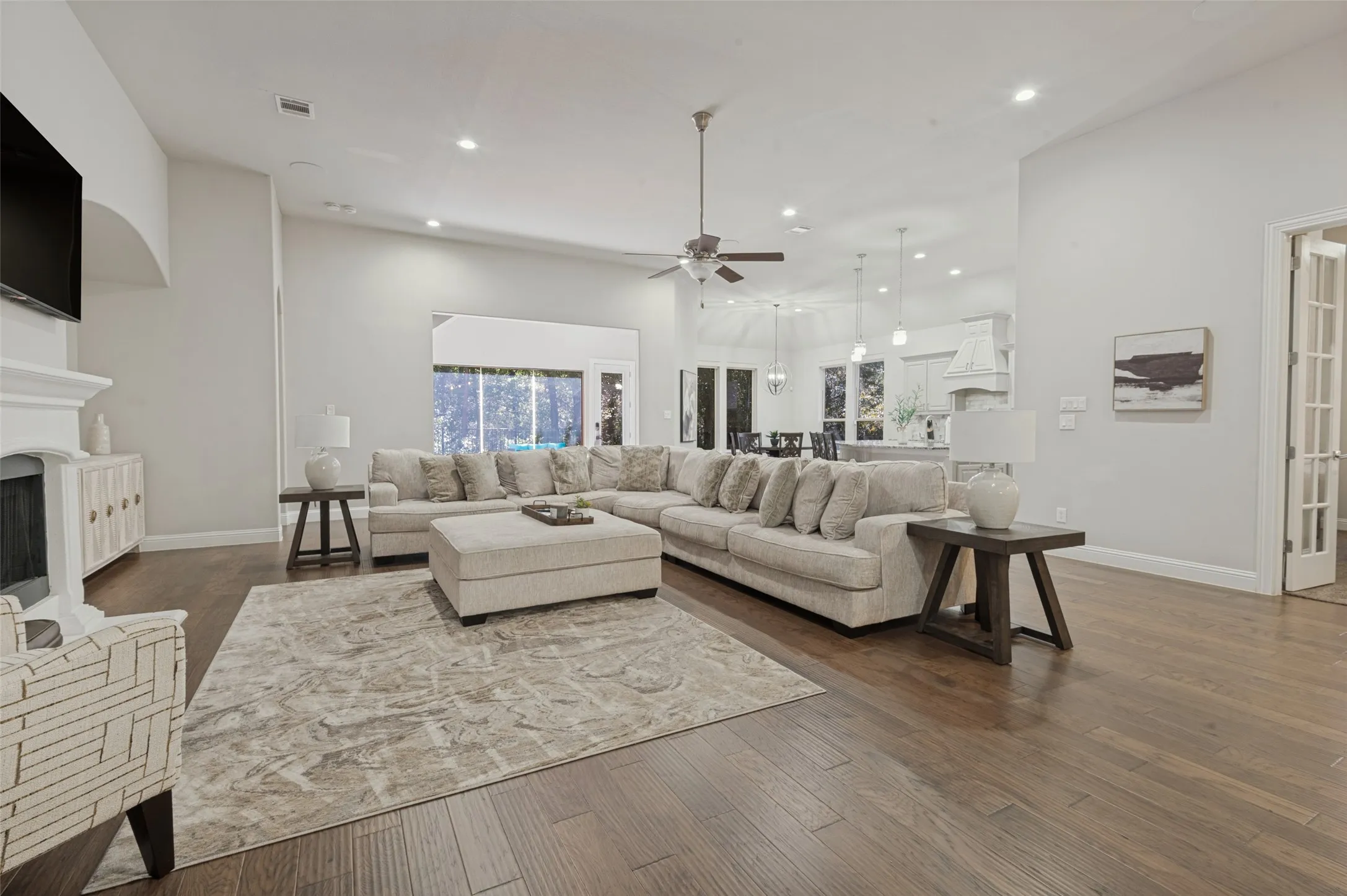 Single Family Residence For Sale in Dallas County , 6822 Historic View, Dallas, Texas 75236, 5 Bedroom, 4 Bathroom, 3 Garage spaces, 3,820 Sqft, built in 2017, mls#21409216, Real Estate Agent in Dallas, Homes For Sale in Dallas county, Homes For Sale in Dallas, Realtor in Dallas Texas, Real Estate Brokerage Independent Realty Texas, Luminita Cordes Realtor