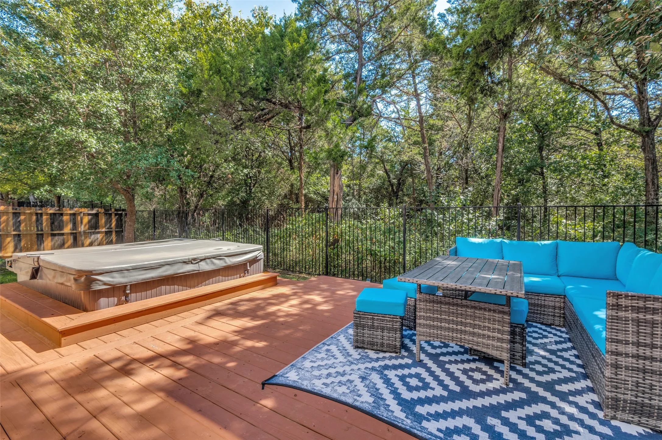 Single Family Residence For Sale in Dallas County , 6822 Historic View, Dallas, Texas 75236, 5 Bedroom, 4 Bathroom, 3 Garage spaces, 3,820 Sqft, built in 2017, mls#21409216, Real Estate Agent in Dallas, Homes For Sale in Dallas county, Homes For Sale in Dallas, Realtor in Dallas Texas, Real Estate Brokerage Independent Realty Texas, Luminita Cordes Realtor