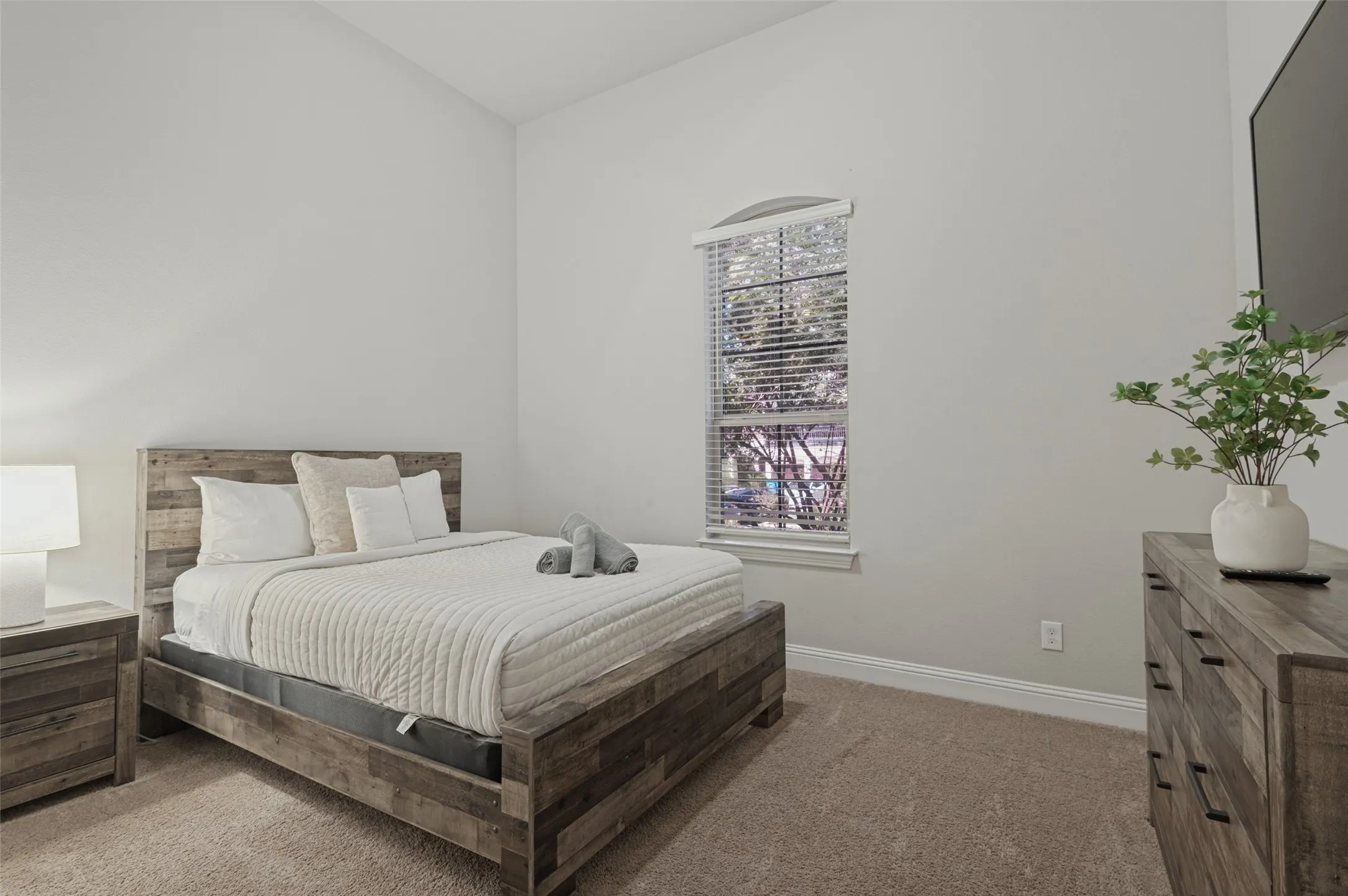 Single Family Residence For Sale in Dallas County , 6822 Historic View, Dallas, Texas 75236, 5 Bedroom, 4 Bathroom, 3 Garage spaces, 3,820 Sqft, built in 2017, mls#21409216, Real Estate Agent in Dallas, Homes For Sale in Dallas county, Homes For Sale in Dallas, Realtor in Dallas Texas, Real Estate Brokerage Independent Realty Texas, Luminita Cordes Realtor