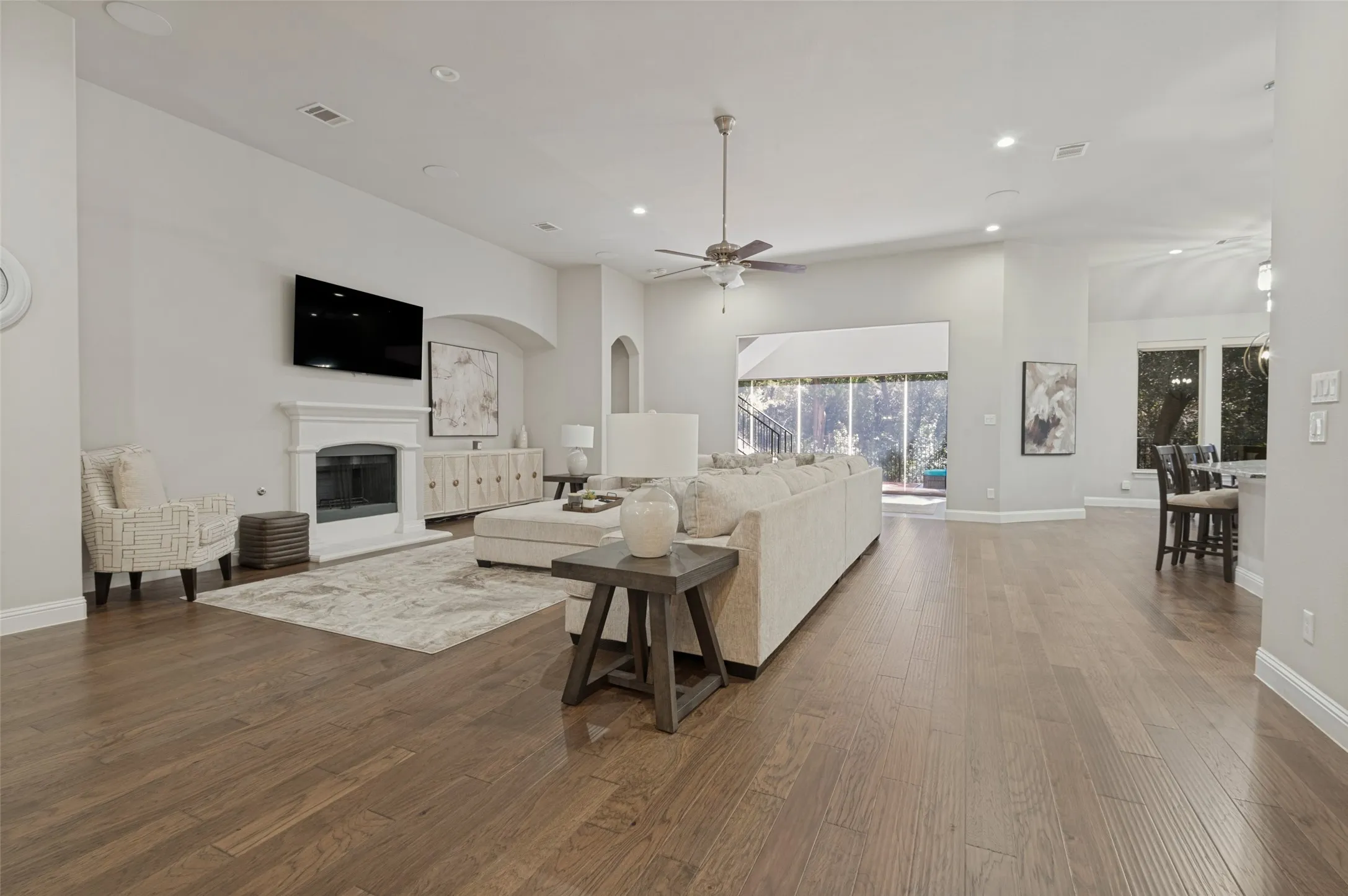 Single Family Residence For Sale in Dallas County , 6822 Historic View, Dallas, Texas 75236, 5 Bedroom, 4 Bathroom, 3 Garage spaces, 3,820 Sqft, built in 2017, mls#21409216, Real Estate Agent in Dallas, Homes For Sale in Dallas county, Homes For Sale in Dallas, Realtor in Dallas Texas, Real Estate Brokerage Independent Realty Texas, Luminita Cordes Realtor