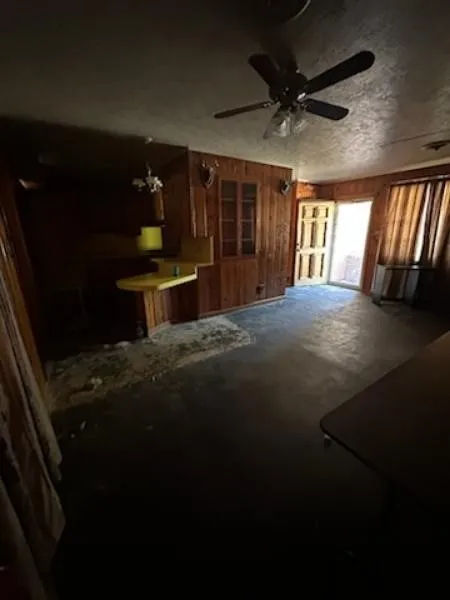 Single Family Residence For Sale in Harrison County , 470 S Hearne Street, Waskom, Texas 75692, 3 Bedroom, 2 Bathroom, Garage spaces, 1,078 Sqft, built in 1960, mls#21409610, Real Estate Agent in Waskom, Homes For Sale in Harrison county, Homes For Sale in Waskom, Realtor in Waskom Texas, Real Estate Brokerage Independent Realty Texas, Luminita Cordes Realtor