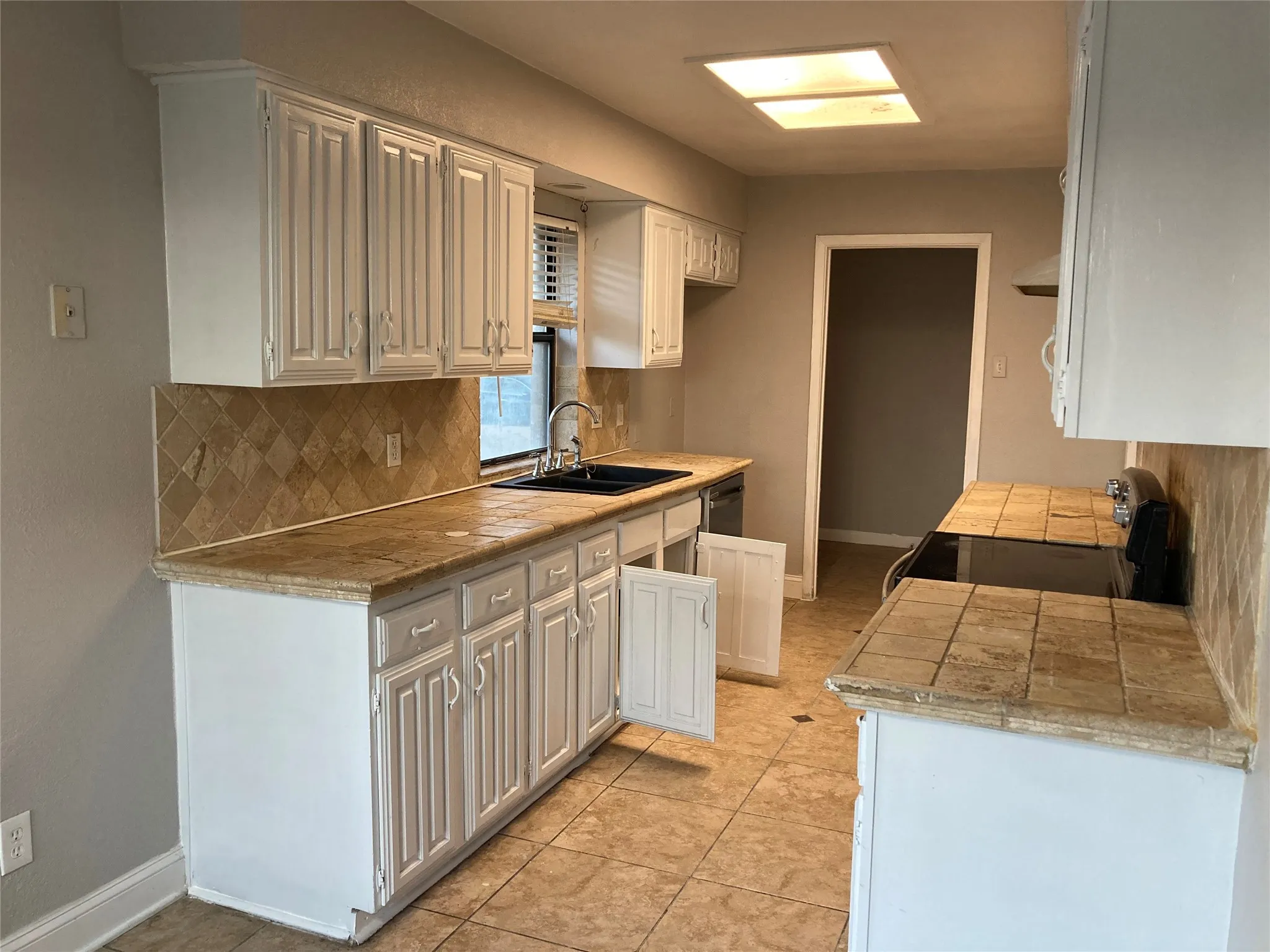 Single Family Residence For Rent in Denton County , 1825 Chisolm Trail, Lewisville, Texas 75077, 4 Bedroom, 2 Bathroom, 2 Garage spaces, 1,752 Sqft, built in 1978, mls#21410008, Real Estate Agent in Lewisville, Homes For Rent in Denton county, Homes For Rent in Lewisville, Realtor in Lewisville Texas, Real Estate Brokerage Independent Realty Texas, Luminita Cordes Realtor
