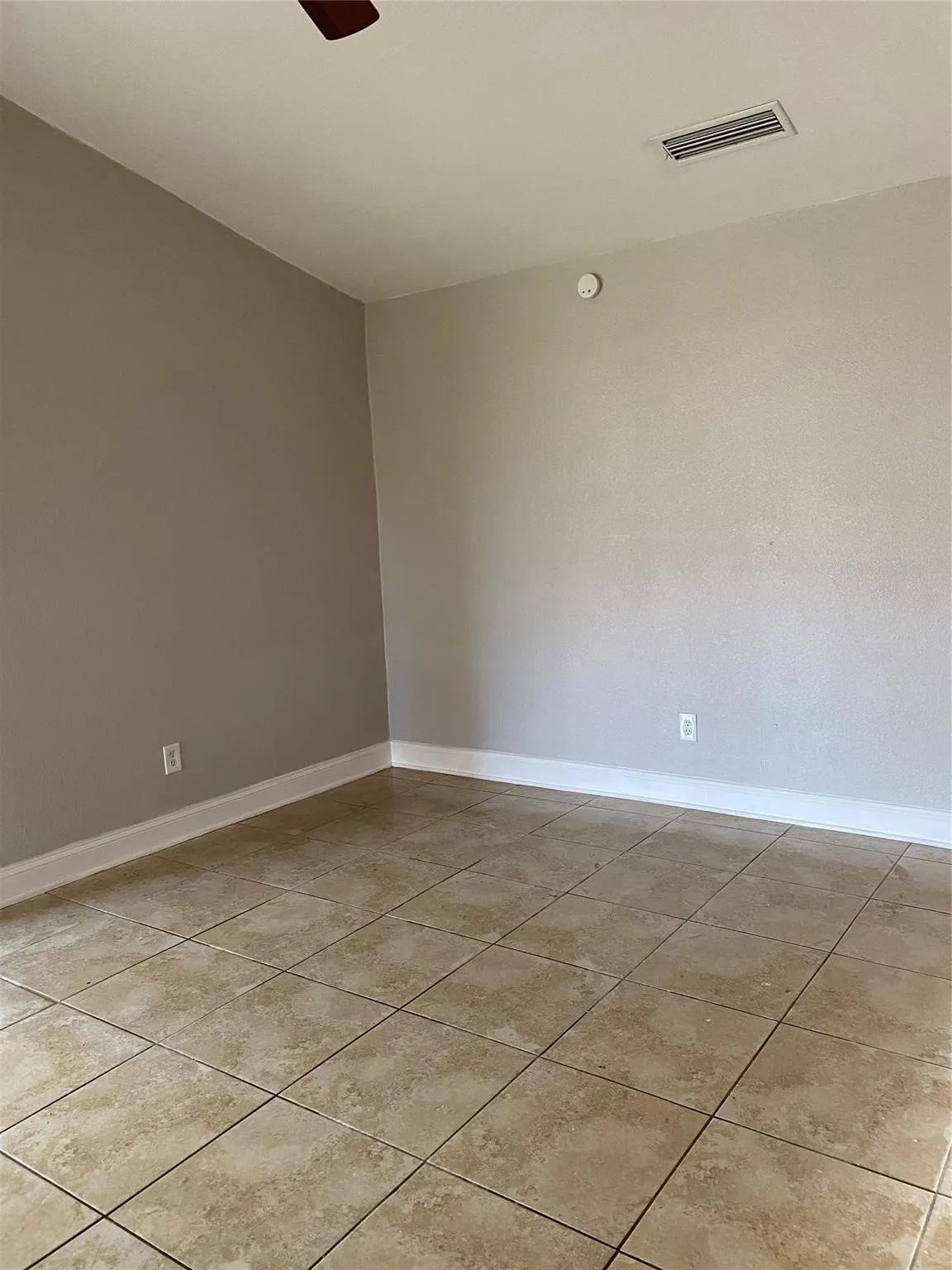 Single Family Residence For Rent in Denton County , 1825 Chisolm Trail, Lewisville, Texas 75077, 4 Bedroom, 2 Bathroom, 2 Garage spaces, 1,752 Sqft, built in 1978, mls#21410008, Real Estate Agent in Lewisville, Homes For Rent in Denton county, Homes For Rent in Lewisville, Realtor in Lewisville Texas, Real Estate Brokerage Independent Realty Texas, Luminita Cordes Realtor