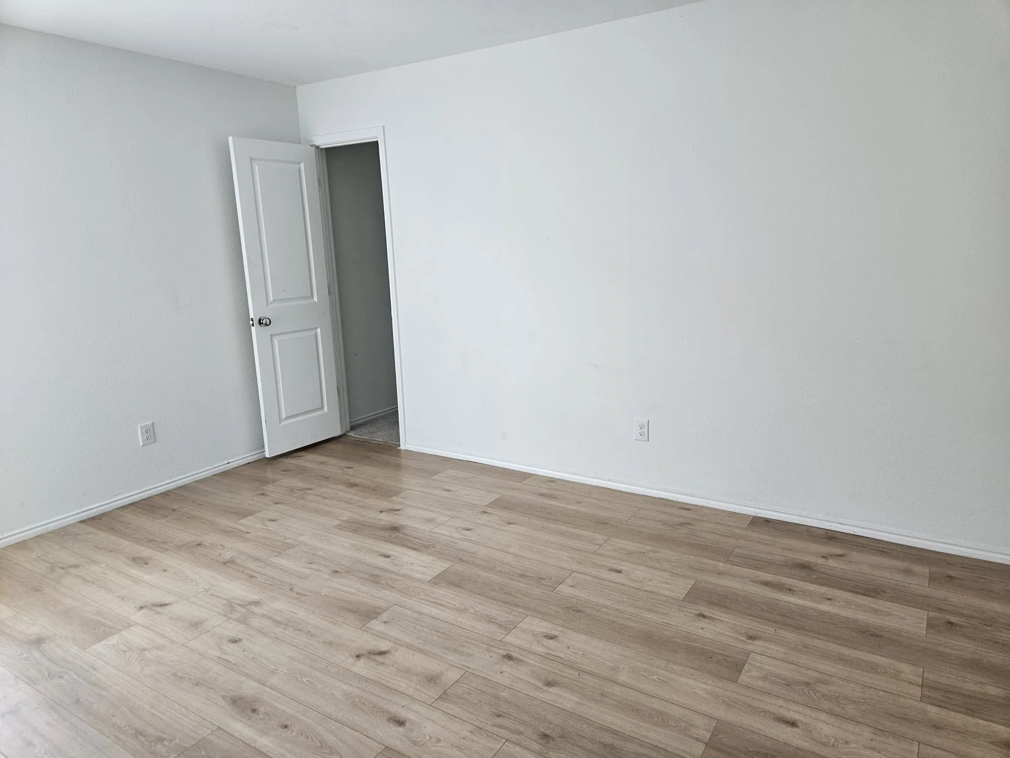 Wood-finish flooring with a light tone
