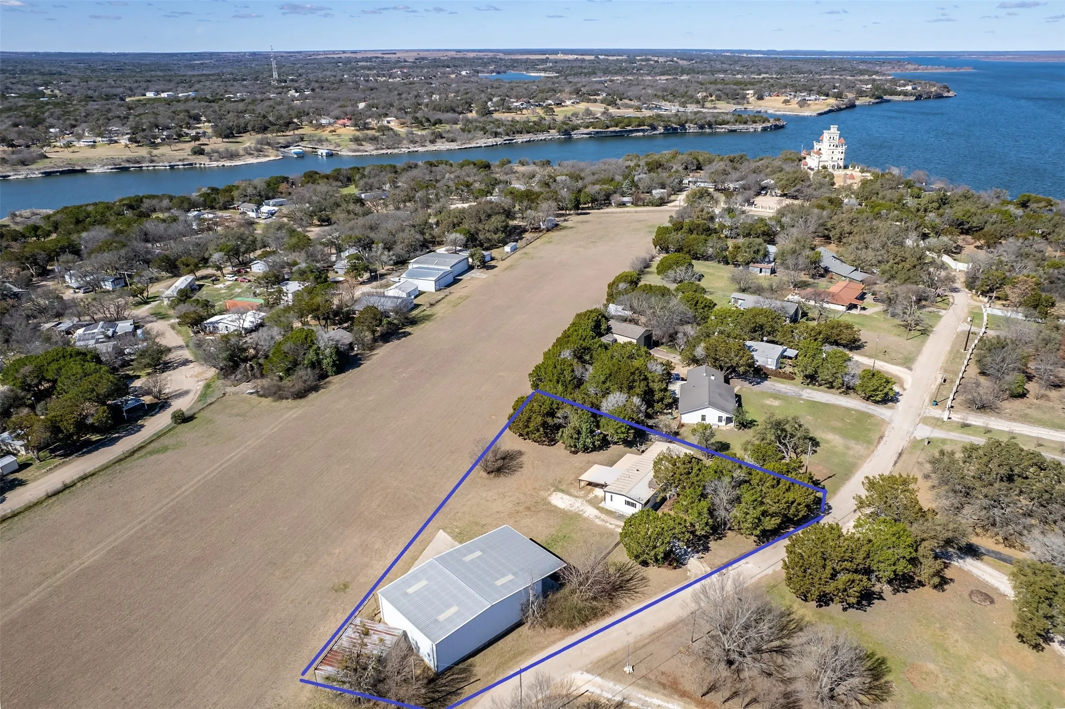 Manufactured Home For Sale in Bosque County , 470 County road 1812, Clifton, Texas 76634, 3 Bedroom, 2 Bathroom, 2 Garage spaces, 1,584 Sqft, built in 1973, mls#21409686, Real Estate Agent in Clifton, Homes For Sale in Bosque county, Homes For Sale in Clifton, Realtor in Clifton Texas, Real Estate Brokerage Independent Realty Texas, Luminita Cordes Realtor