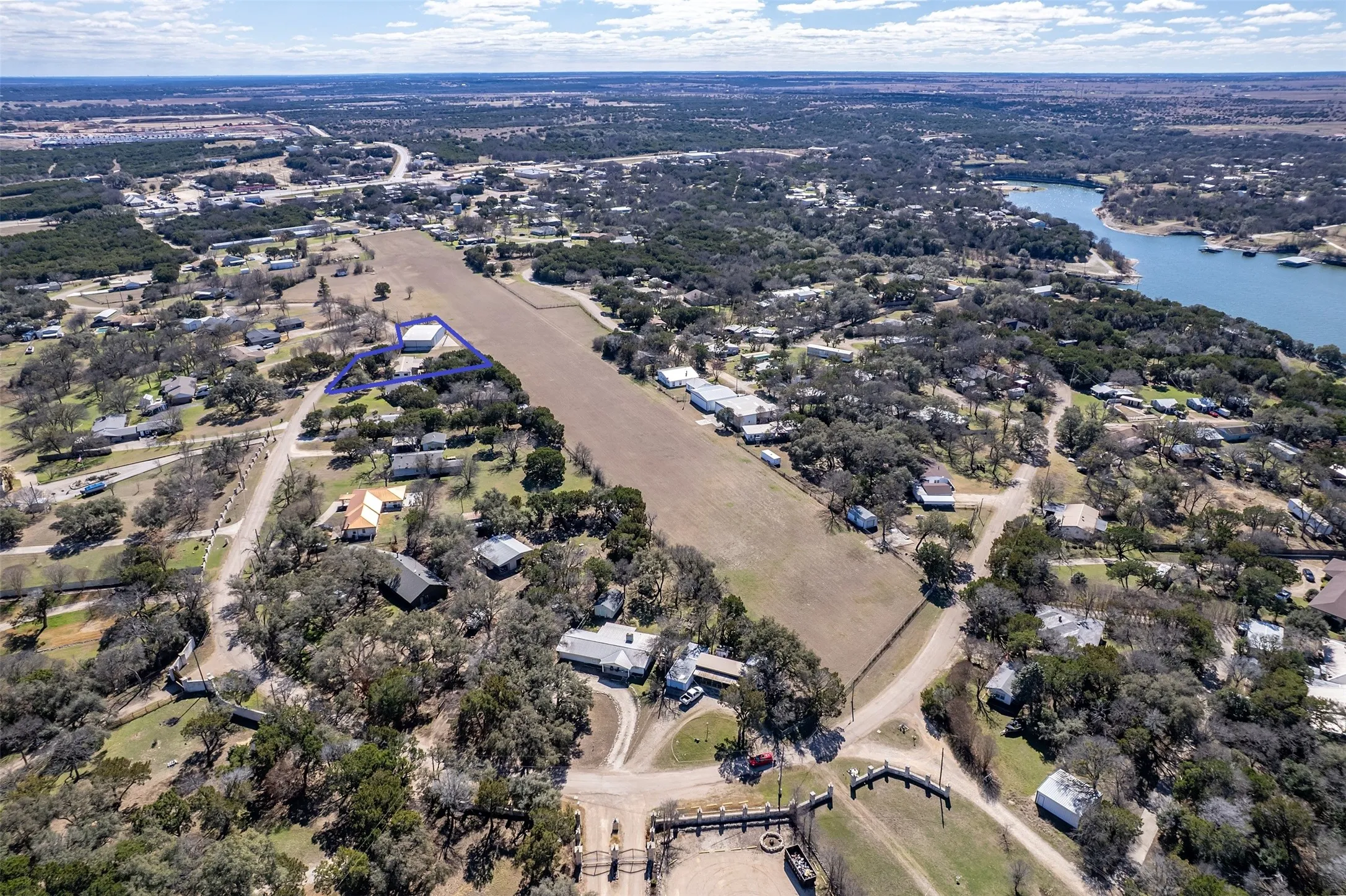 Manufactured Home For Sale in Bosque County , 470 County road 1812, Clifton, Texas 76634, 3 Bedroom, 2 Bathroom, 2 Garage spaces, 1,584 Sqft, built in 1973, mls#21409686, Real Estate Agent in Clifton, Homes For Sale in Bosque county, Homes For Sale in Clifton, Realtor in Clifton Texas, Real Estate Brokerage Independent Realty Texas, Luminita Cordes Realtor