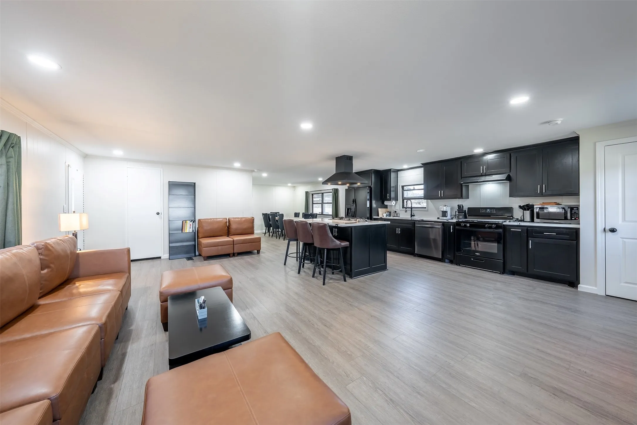 Manufactured Home For Sale in Bosque County , 470 County road 1812, Clifton, Texas 76634, 3 Bedroom, 2 Bathroom, 2 Garage spaces, 1,584 Sqft, built in 1973, mls#21409686, Real Estate Agent in Clifton, Homes For Sale in Bosque county, Homes For Sale in Clifton, Realtor in Clifton Texas, Real Estate Brokerage Independent Realty Texas, Luminita Cordes Realtor