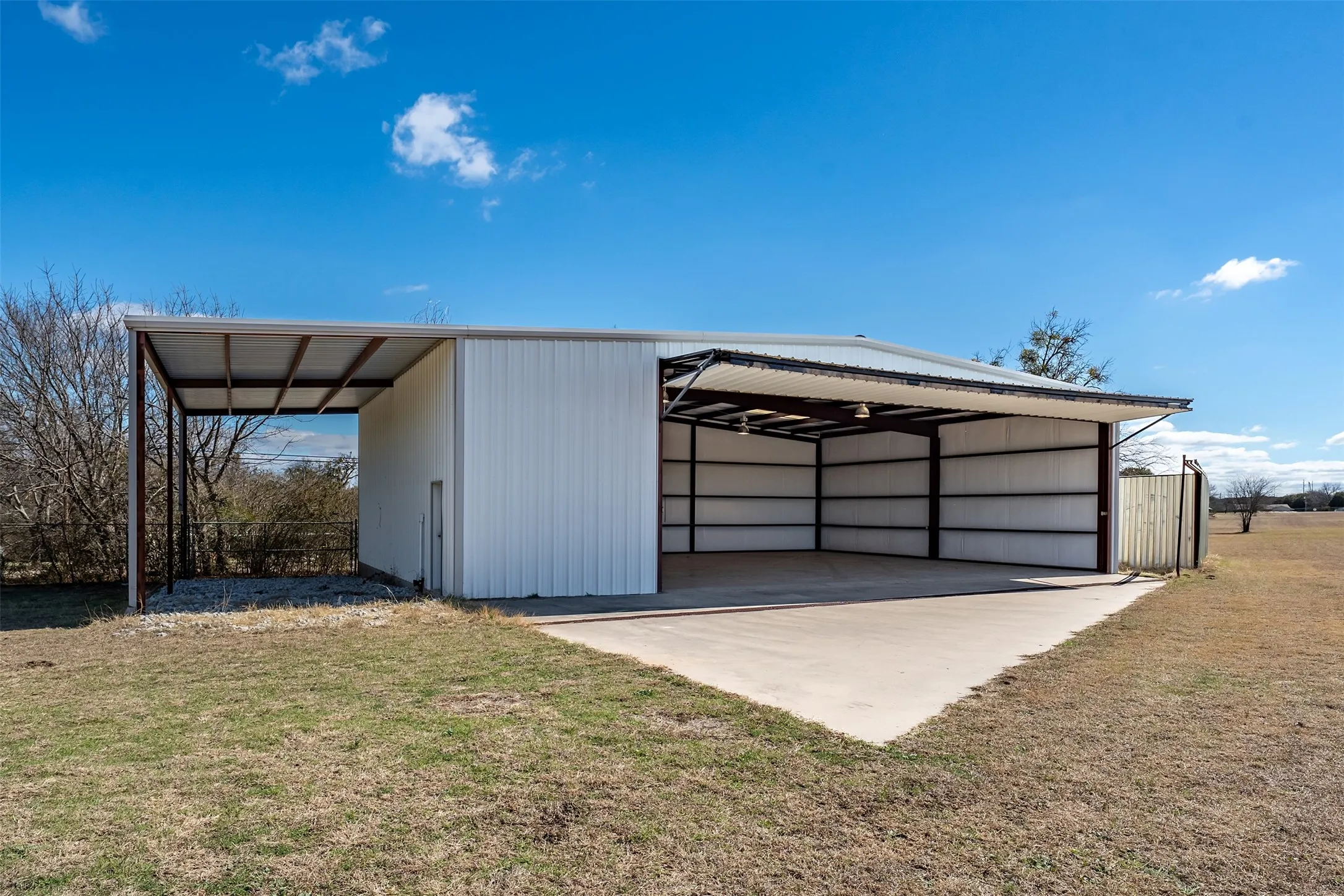 Manufactured Home For Sale in Bosque County , 470 County road 1812, Clifton, Texas 76634, 3 Bedroom, 2 Bathroom, 2 Garage spaces, 1,584 Sqft, built in 1973, mls#21409686, Real Estate Agent in Clifton, Homes For Sale in Bosque county, Homes For Sale in Clifton, Realtor in Clifton Texas, Real Estate Brokerage Independent Realty Texas, Luminita Cordes Realtor