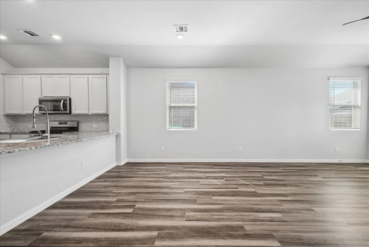 Single Family Residence For Rent in Denton County , 3013 Stallion Trail Way, Aubrey, Texas 76227, 3 Bedroom, 2 Bathroom, 2 Garage spaces, 1,684 Sqft, built in 2020, mls#21409860, Real Estate Agent in Aubrey, Homes For Rent in Denton county, Homes For Rent in Aubrey, Realtor in Aubrey Texas, Real Estate Brokerage Independent Realty Texas, Luminita Cordes Realtor