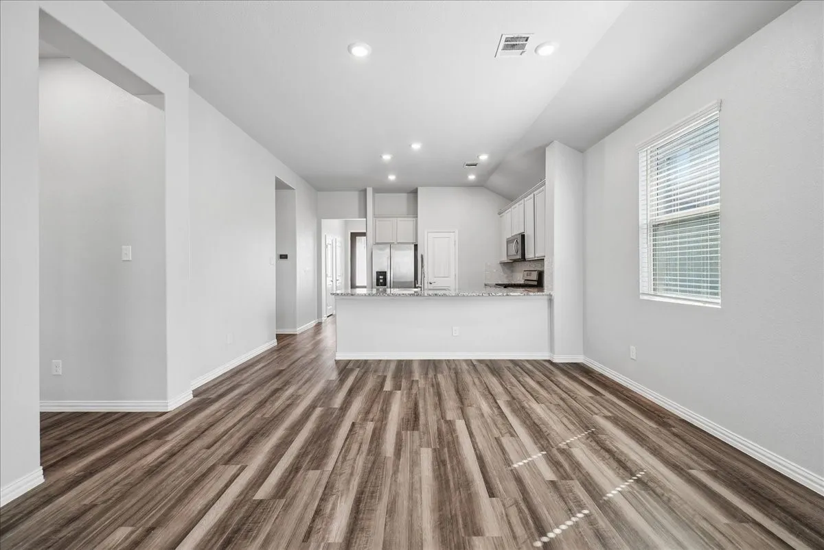 Single Family Residence For Rent in Denton County , 3013 Stallion Trail Way, Aubrey, Texas 76227, 3 Bedroom, 2 Bathroom, 2 Garage spaces, 1,684 Sqft, built in 2020, mls#21409860, Real Estate Agent in Aubrey, Homes For Rent in Denton county, Homes For Rent in Aubrey, Realtor in Aubrey Texas, Real Estate Brokerage Independent Realty Texas, Luminita Cordes Realtor
