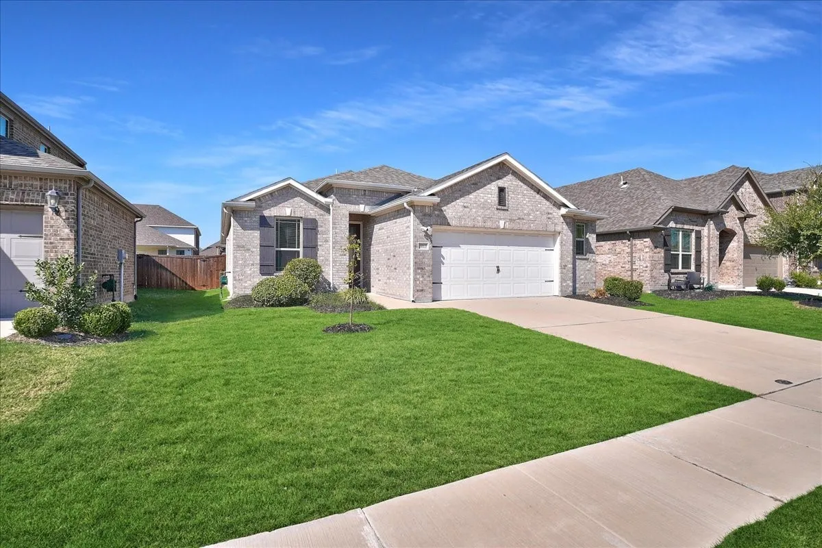Single Family Residence For Rent in Denton County , 3013 Stallion Trail Way, Aubrey, Texas 76227, 3 Bedroom, 2 Bathroom, 2 Garage spaces, 1,684 Sqft, built in 2020, mls#21409860, Real Estate Agent in Aubrey, Homes For Rent in Denton county, Homes For Rent in Aubrey, Realtor in Aubrey Texas, Real Estate Brokerage Independent Realty Texas, Luminita Cordes Realtor