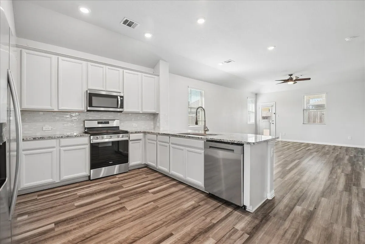 Single Family Residence For Rent in Denton County , 3013 Stallion Trail Way, Aubrey, Texas 76227, 3 Bedroom, 2 Bathroom, 2 Garage spaces, 1,684 Sqft, built in 2020, mls#21409860, Real Estate Agent in Aubrey, Homes For Rent in Denton county, Homes For Rent in Aubrey, Realtor in Aubrey Texas, Real Estate Brokerage Independent Realty Texas, Luminita Cordes Realtor