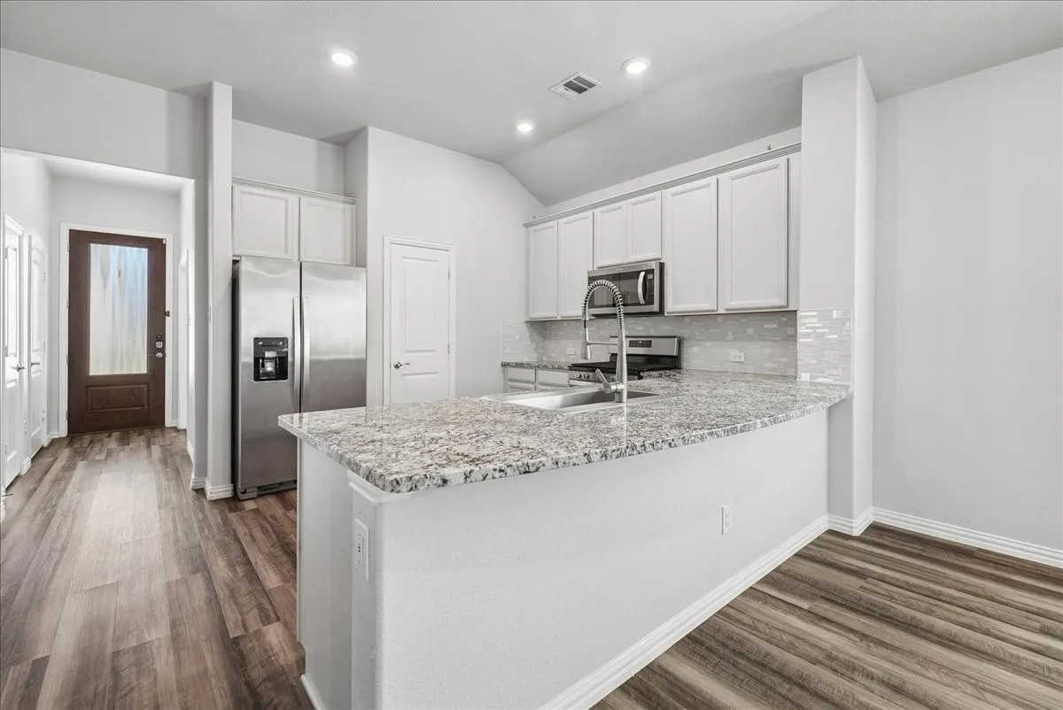 Single Family Residence For Rent in Denton County , 3013 Stallion Trail Way, Aubrey, Texas 76227, 3 Bedroom, 2 Bathroom, 2 Garage spaces, 1,684 Sqft, built in 2020, mls#21409860, Real Estate Agent in Aubrey, Homes For Rent in Denton county, Homes For Rent in Aubrey, Realtor in Aubrey Texas, Real Estate Brokerage Independent Realty Texas, Luminita Cordes Realtor