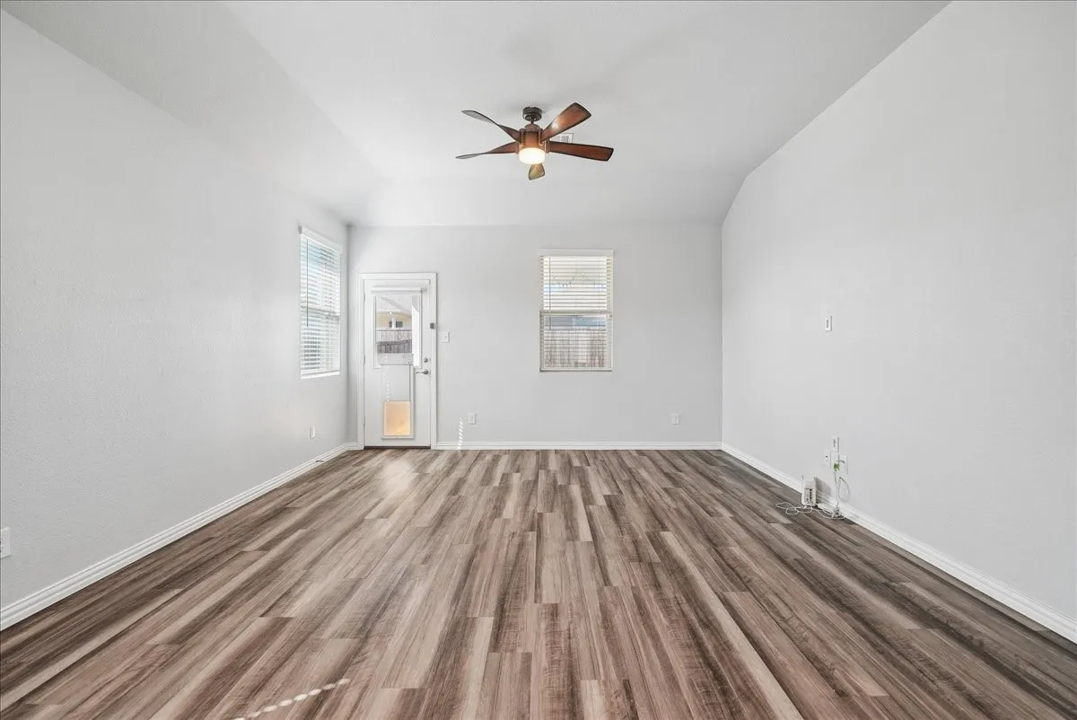 Single Family Residence For Rent in Denton County , 3013 Stallion Trail Way, Aubrey, Texas 76227, 3 Bedroom, 2 Bathroom, 2 Garage spaces, 1,684 Sqft, built in 2020, mls#21409860, Real Estate Agent in Aubrey, Homes For Rent in Denton county, Homes For Rent in Aubrey, Realtor in Aubrey Texas, Real Estate Brokerage Independent Realty Texas, Luminita Cordes Realtor