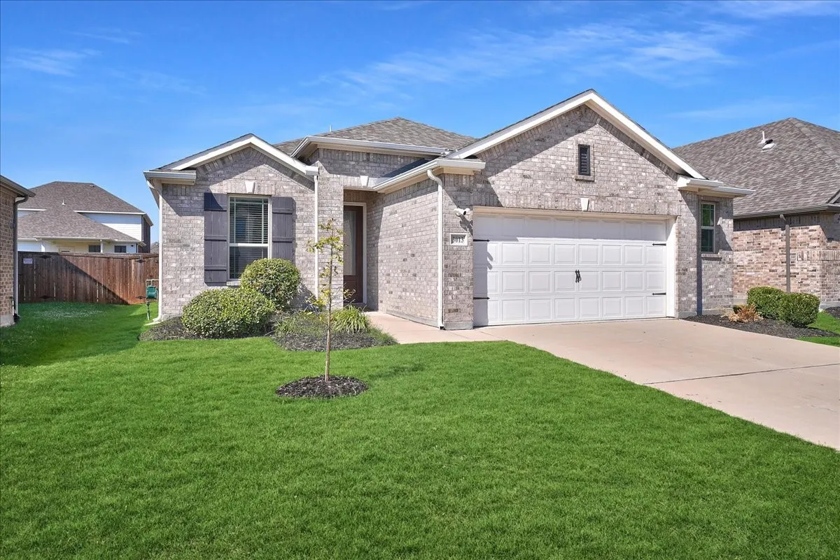 Single Family Residence For Rent in Denton County , 3013 Stallion Trail Way, Aubrey, Texas 76227, 3 Bedroom, 2 Bathroom, 2 Garage spaces, 1,684 Sqft, built in 2020, mls#21409860, Real Estate Agent in Aubrey, Homes For Rent in Denton county, Homes For Rent in Aubrey, Realtor in Aubrey Texas, Real Estate Brokerage Independent Realty Texas, Luminita Cordes Realtor